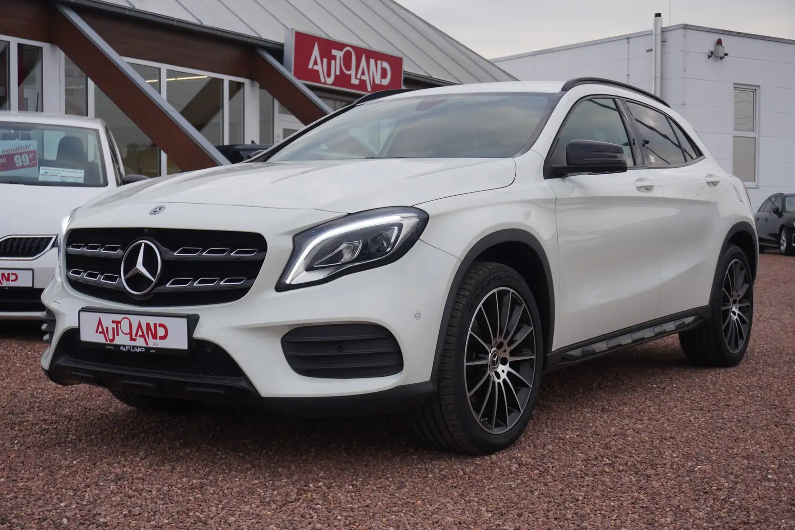 Mercedes-Benz GLA 220 AMG-Line 4Matic Aut. LED Navi Kamera AHK Weiß - 2