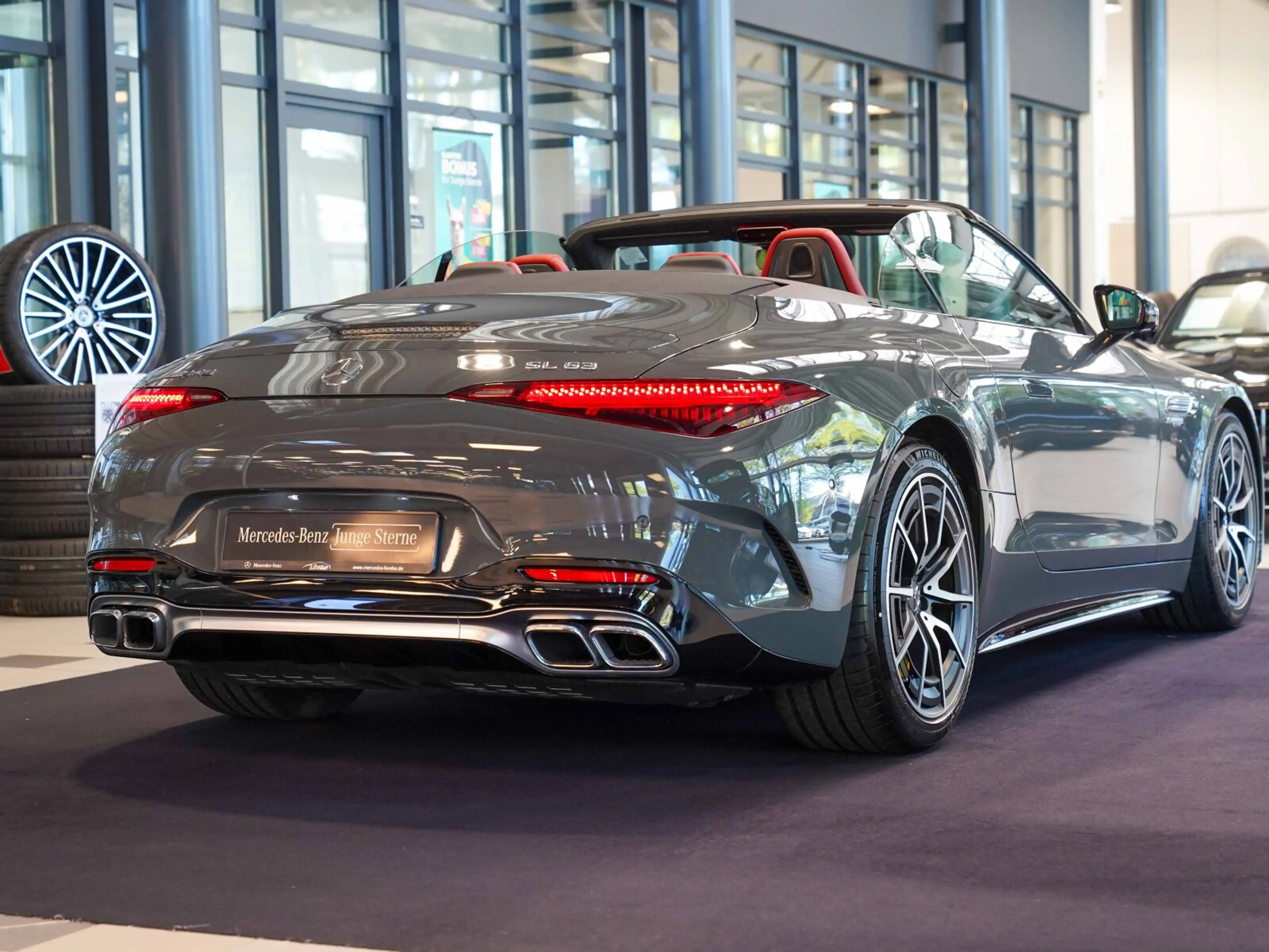 Mercedes-Benz SL 63 AMG SL 63 AMG 4M+ silizium classicrot MANUFAKTUR 360 — photo 4