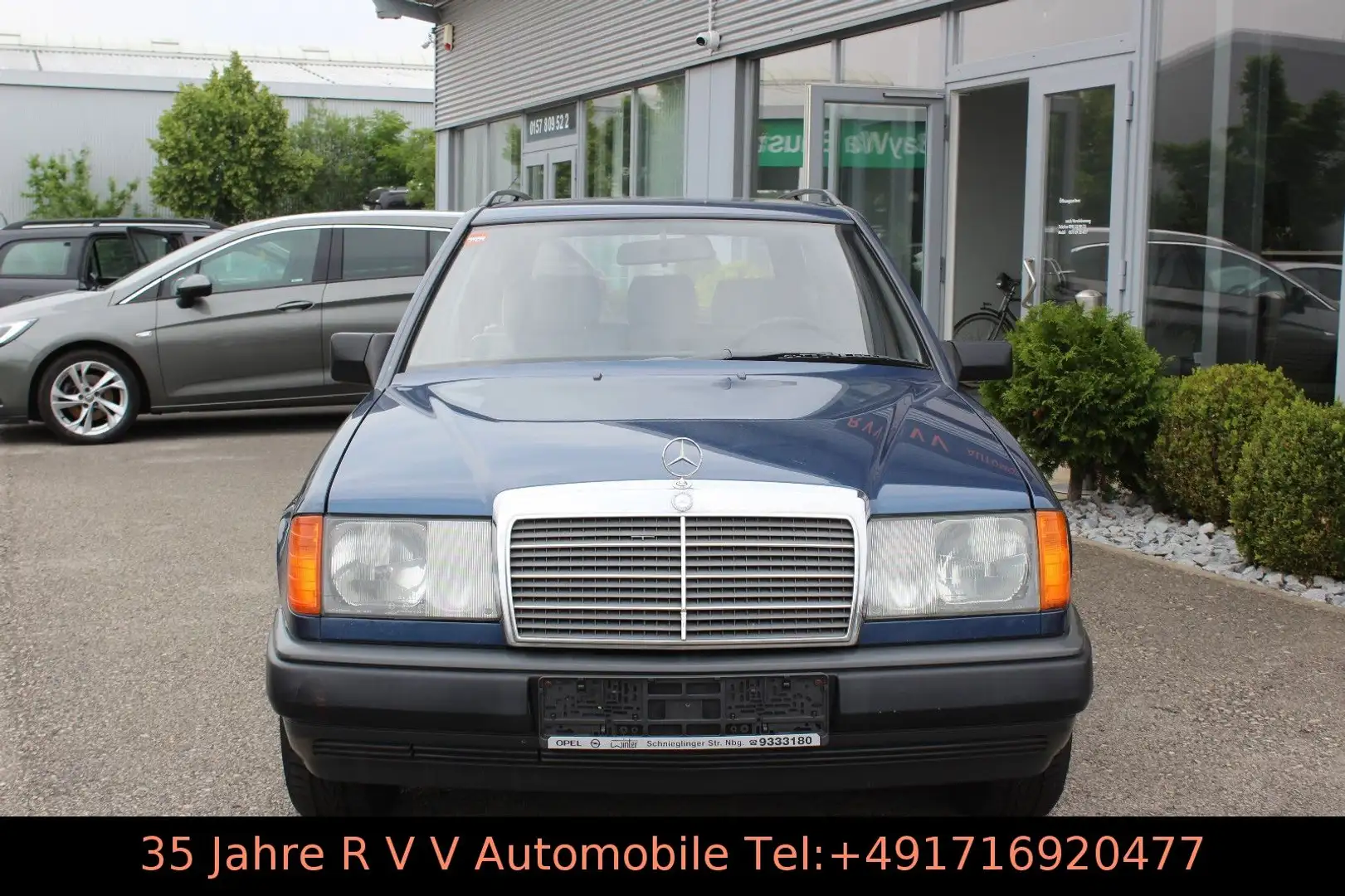 Mercedes-Benz E 230 E, Oldtimer, 1.Hand, Schiebedach, TÜV neu Blau - 2