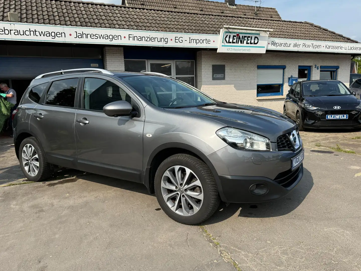 Nissan Qashqai+2 2.0 "Tekna" 4x4 CVT Leder-Xenon-Navi-Pano-AHK-G... Gris - 1