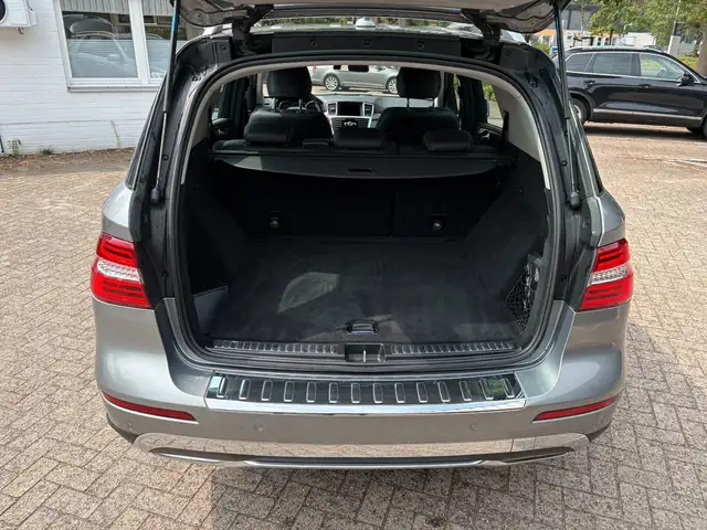 Mercedes-Benz M Class view 15