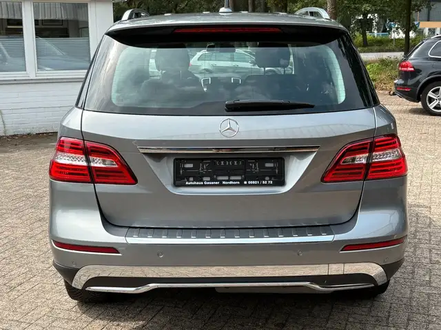 Mercedes-Benz M Class view 7