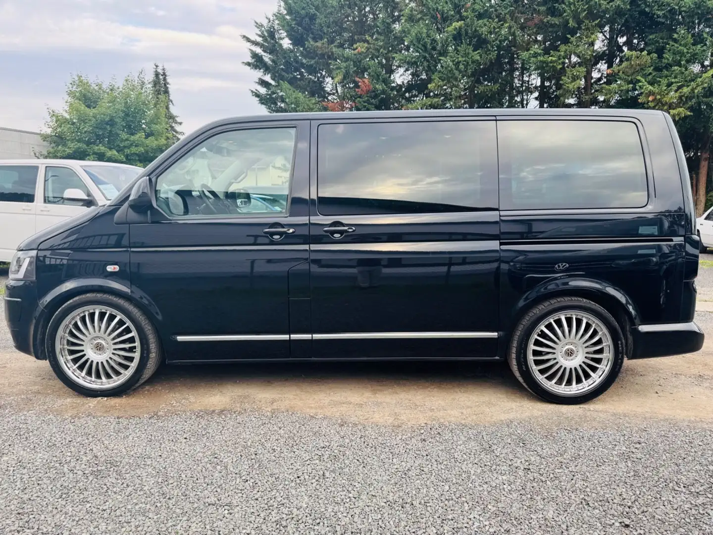 Volkswagen T5 Multivan Highline Aut/Navi/Stndhzng/SHZ/PDC Schwarz - 2
