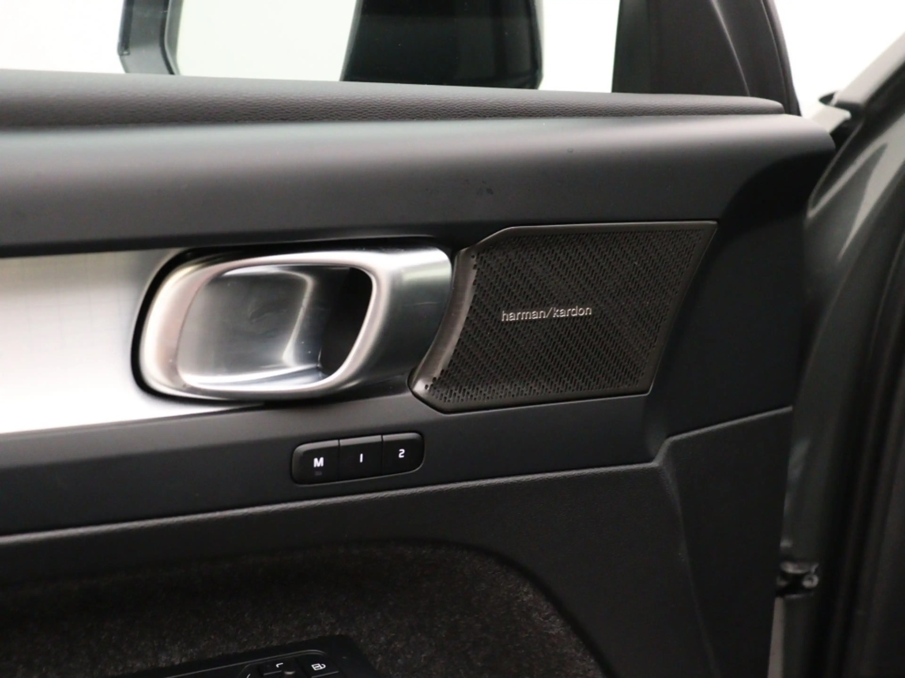 Volvo XC40 B4 AUT(7) PLUS DARK SCHUIFDAK HARMAN KARDON 360GR — photo 14