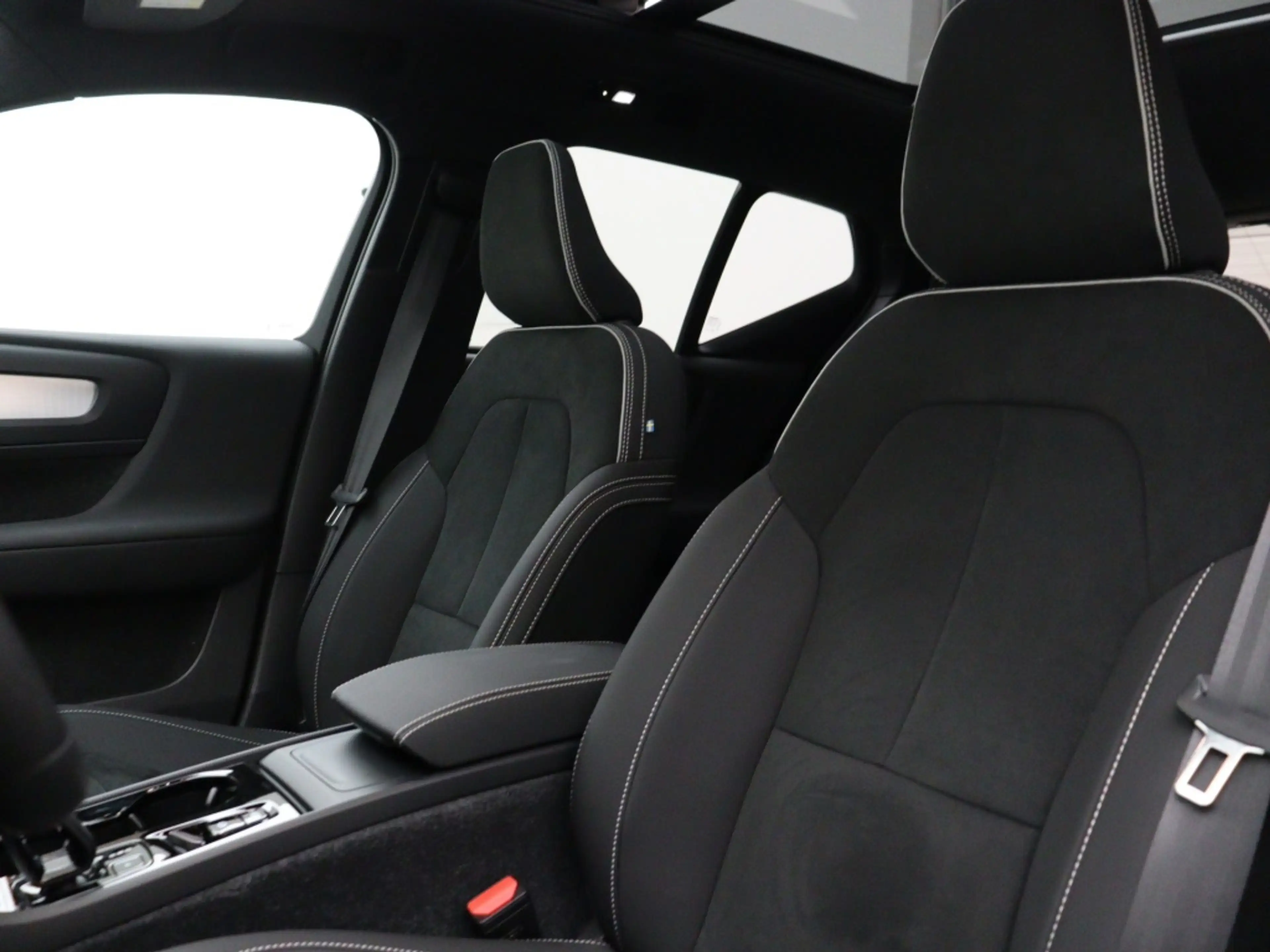 Volvo XC40 B4 AUT(7) PLUS DARK SCHUIFDAK HARMAN KARDON 360GR — photo 15