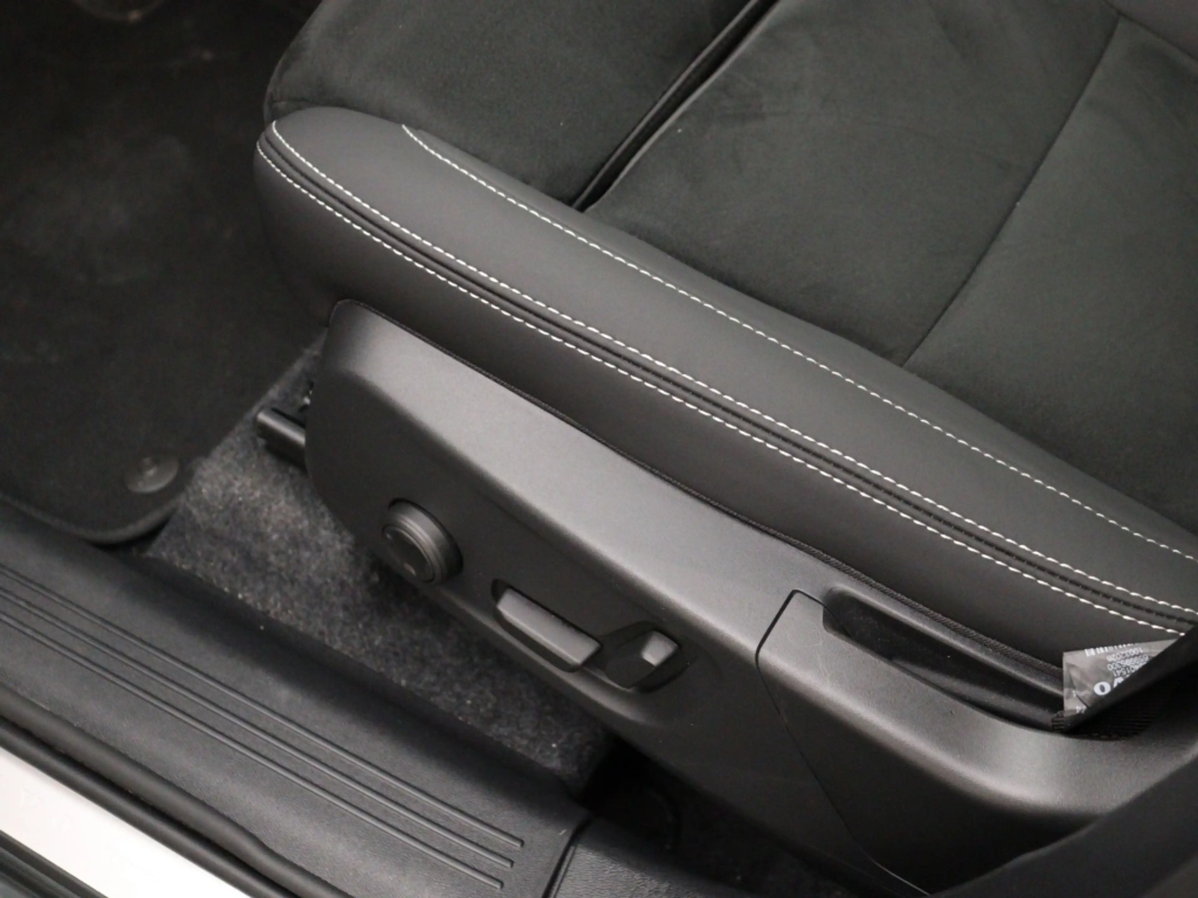 Volvo XC40 B4 AUT(7) PLUS DARK SCHUIFDAK HARMAN KARDON 360GR — photo 12