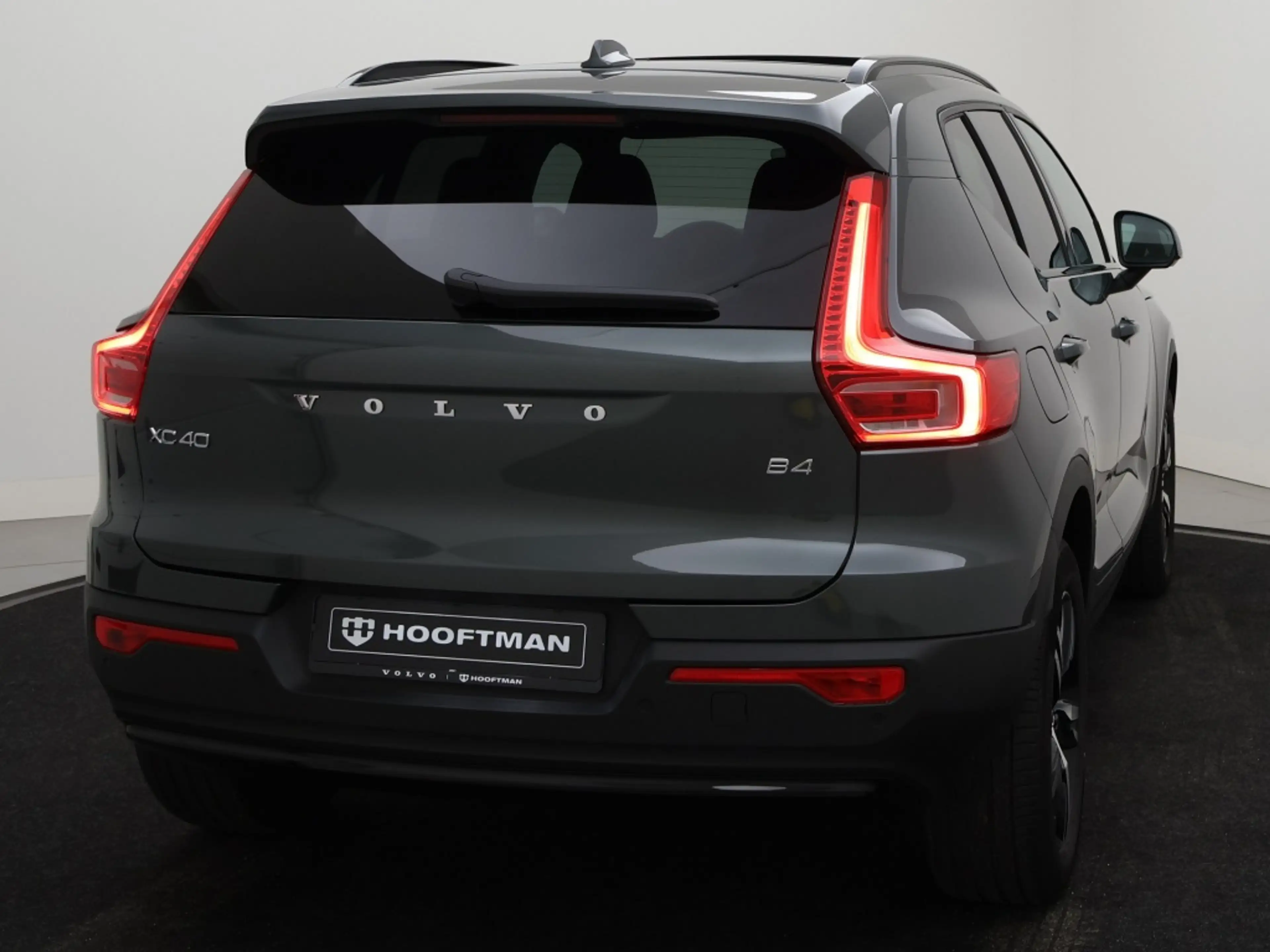 Volvo XC40 B4 AUT(7) PLUS DARK SCHUIFDAK HARMAN KARDON 360GR — photo 5