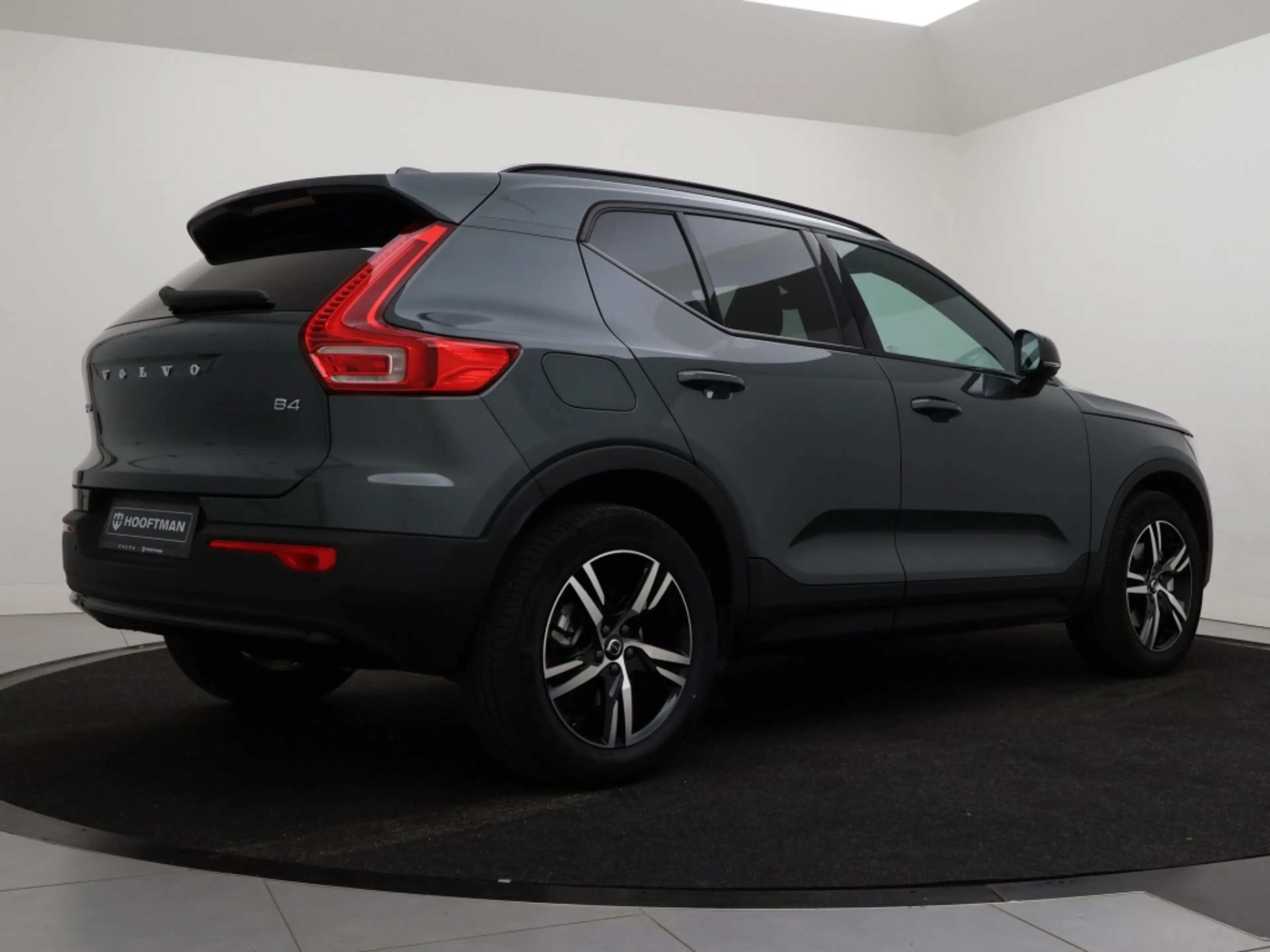 Volvo XC40 B4 AUT(7) PLUS DARK SCHUIFDAK HARMAN KARDON 360GR — photo 3