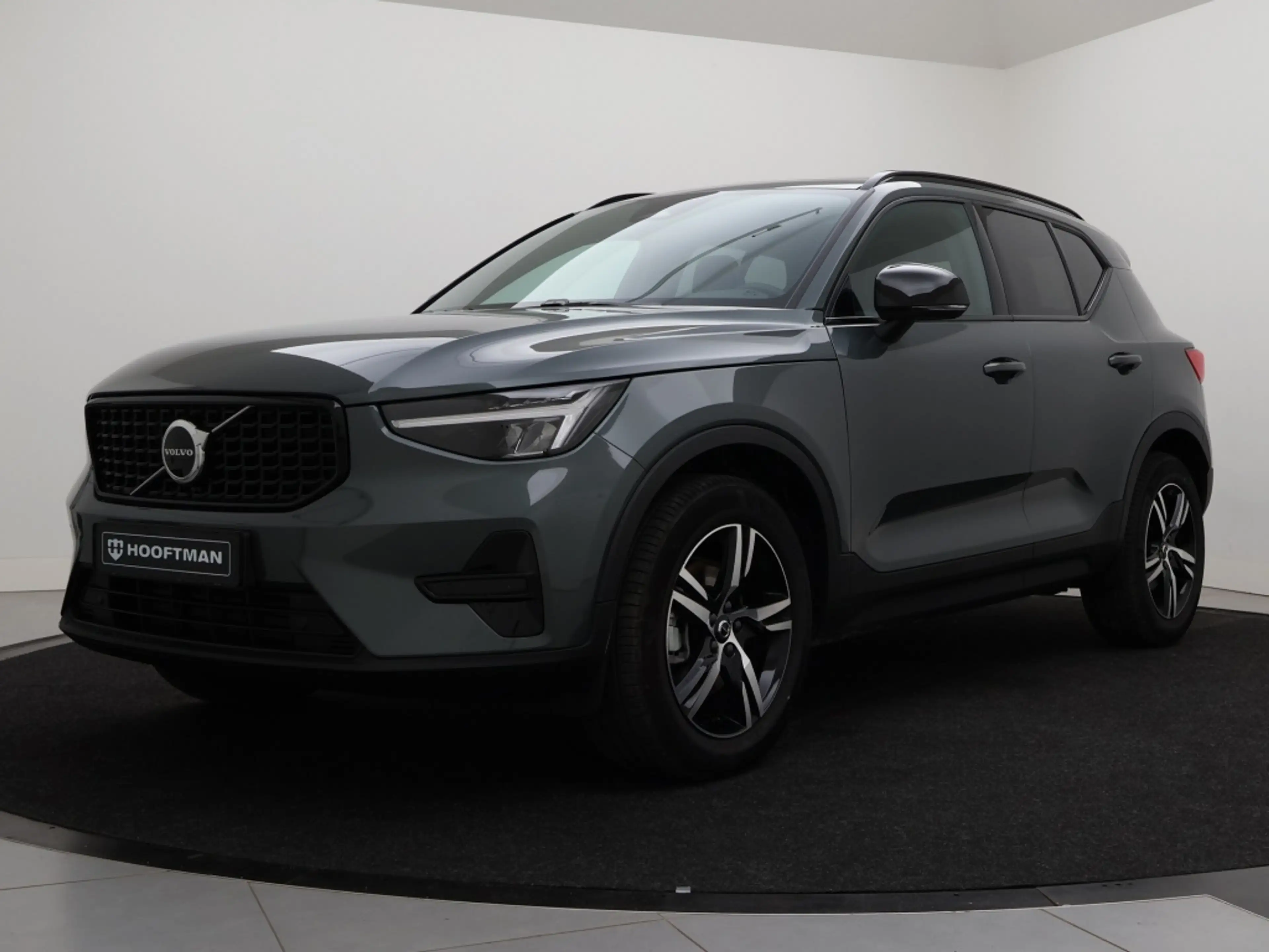 Volvo XC40 B4 AUT(7) PLUS DARK SCHUIFDAK HARMAN KARDON 360GR — photo 2
