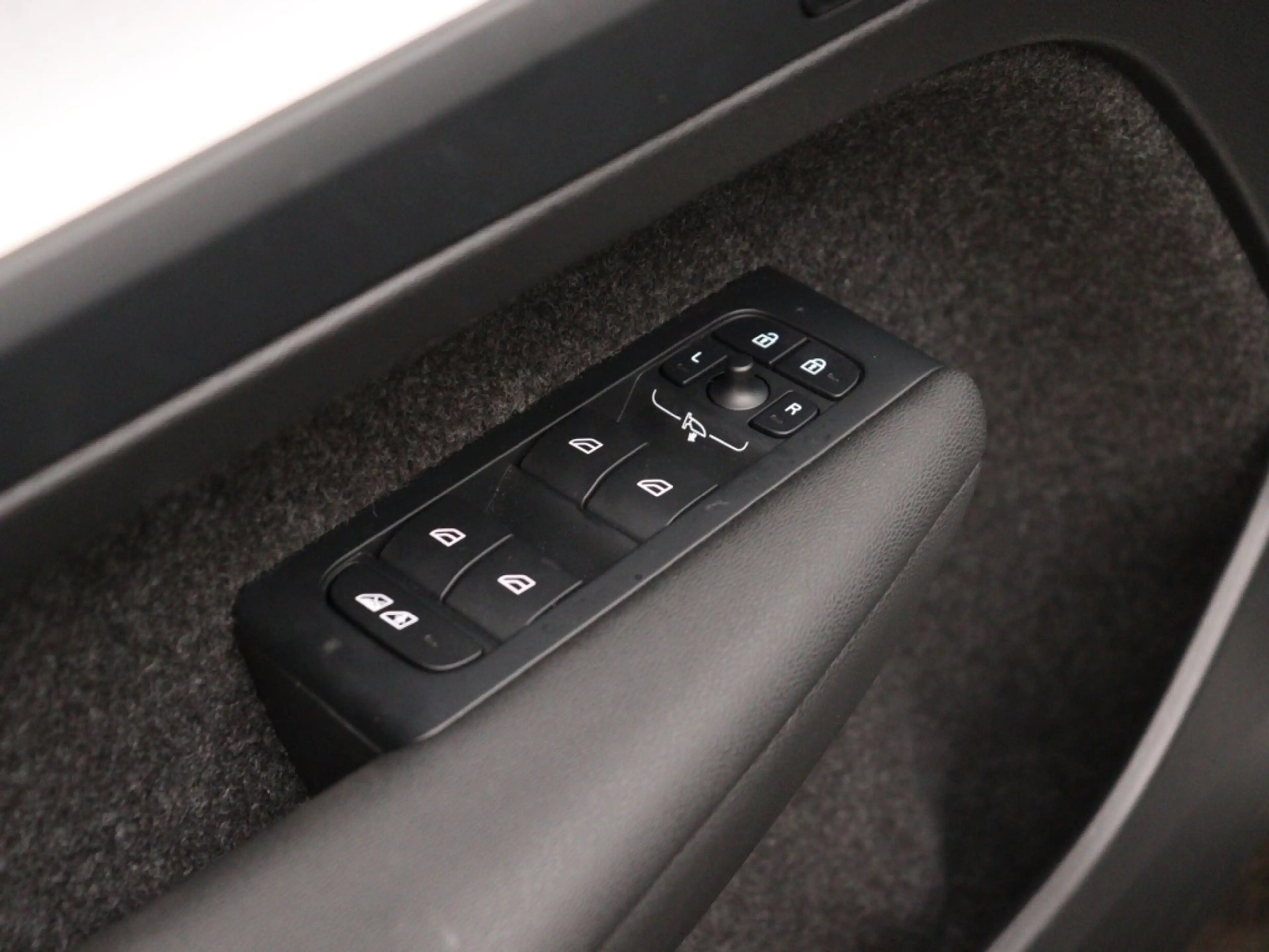 Volvo XC40 B4 AUT(7) PLUS DARK SCHUIFDAK HARMAN KARDON 360GR — photo 13