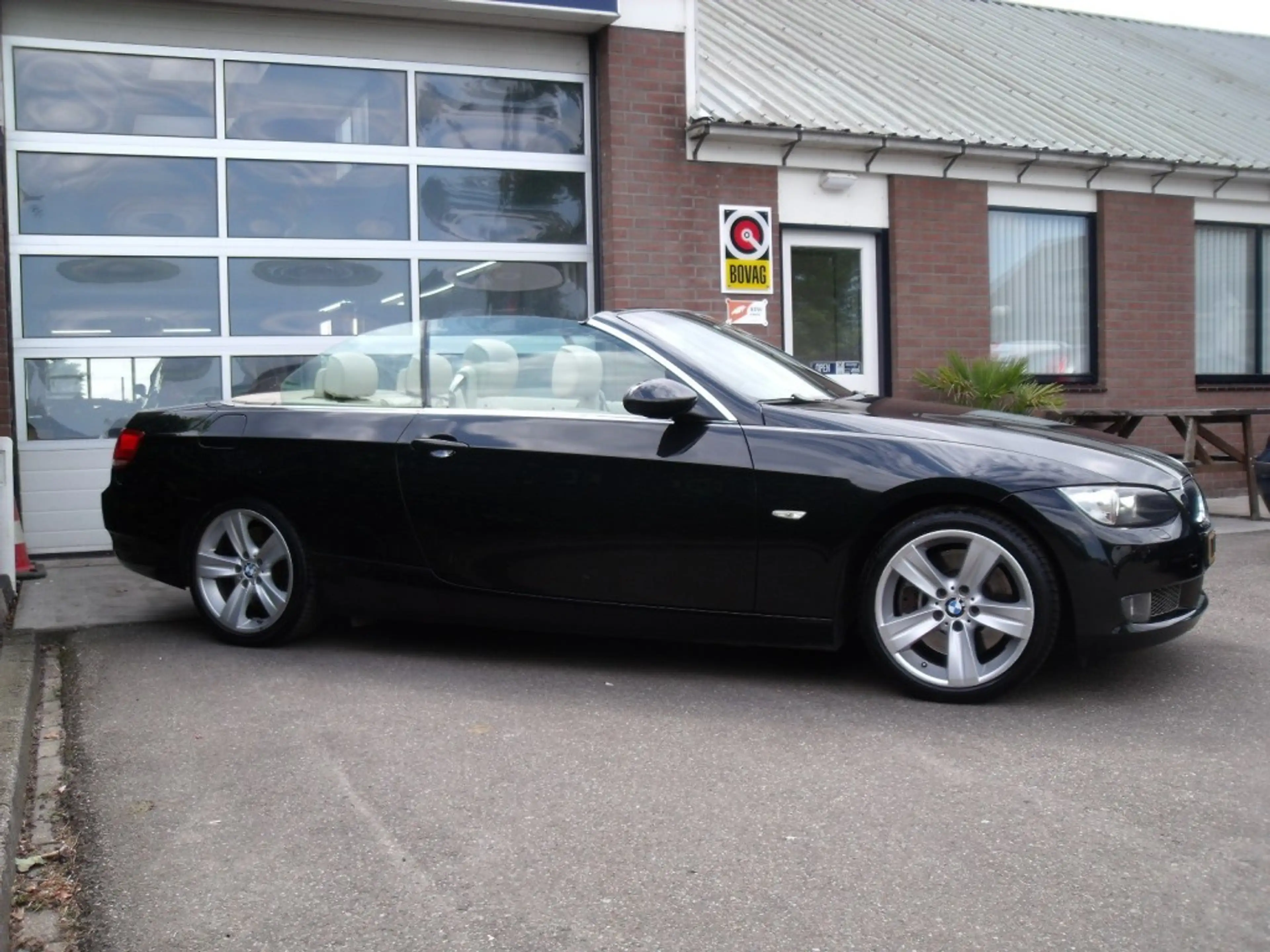 BMW 335 335i CABRIO — photo 2