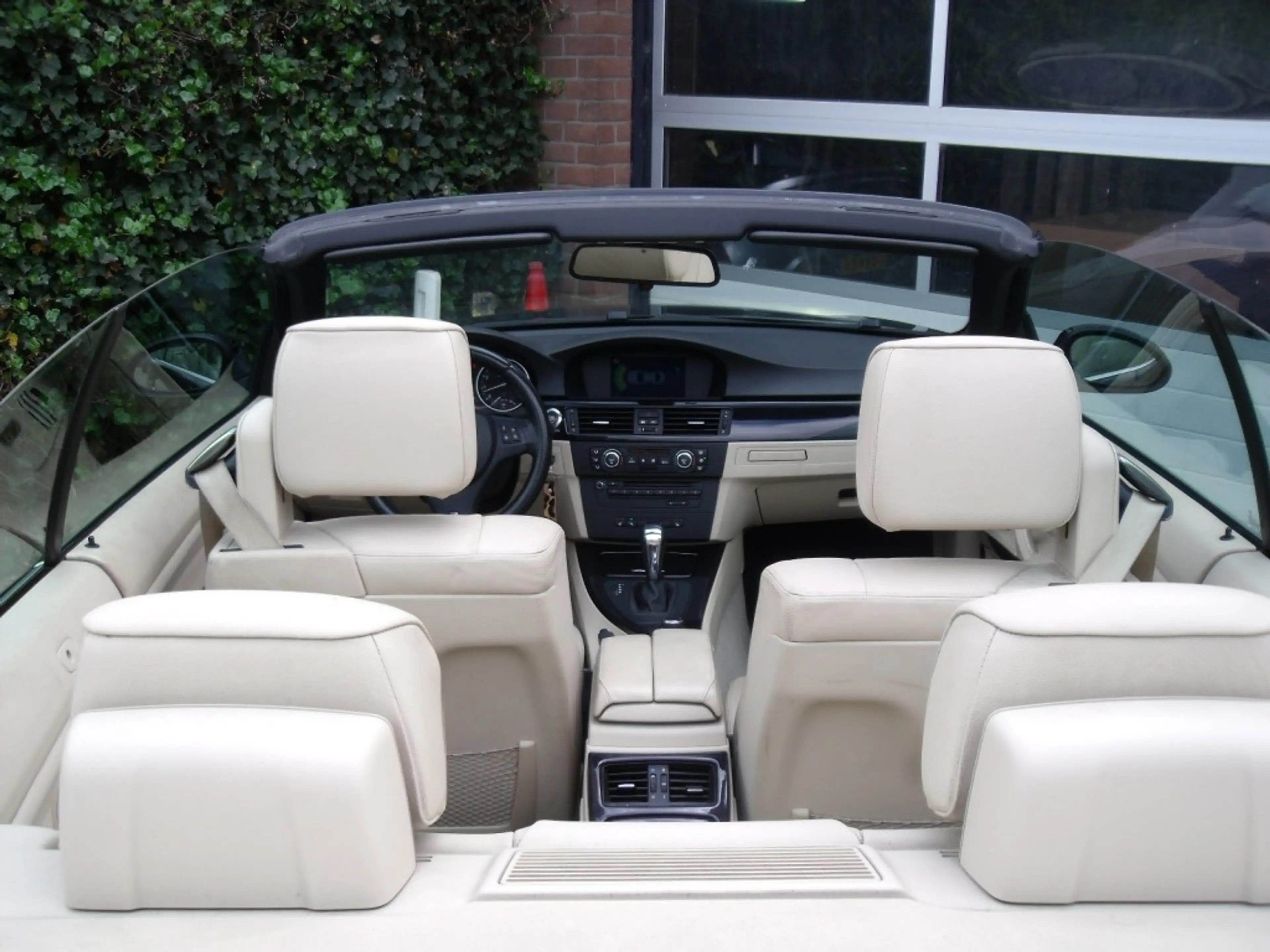 BMW 335 335i CABRIO — photo 11