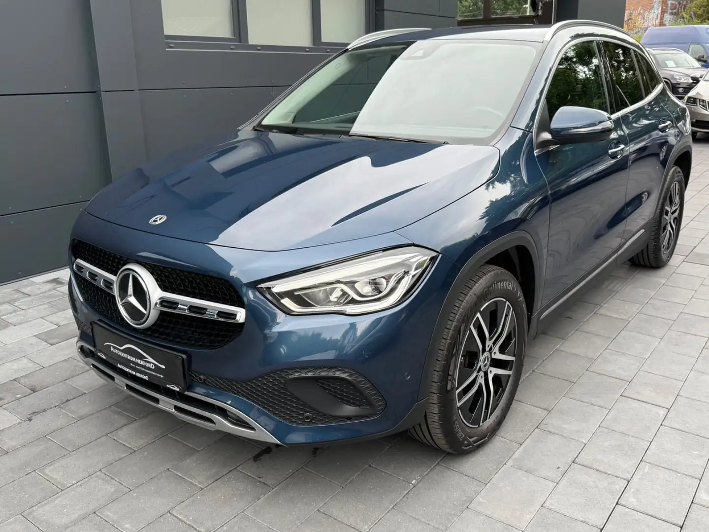Mercedes-Benz GLA 200 d 4Matic Progressive MBUX LED MEMORY RFK Blau - 1