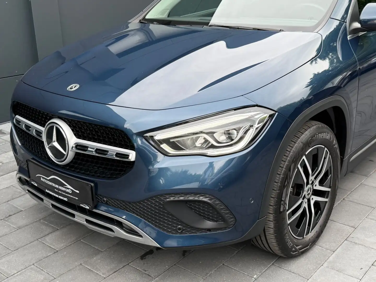 Mercedes-Benz GLA 200 d 4Matic Progressive MBUX LED MEMORY RFK Blau - 2