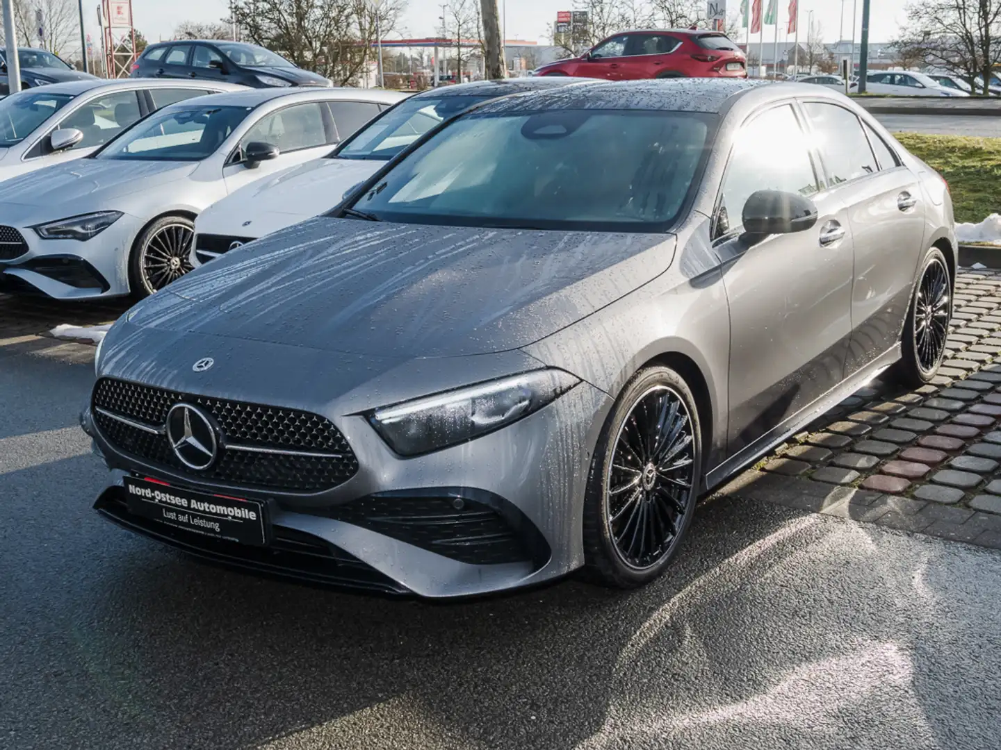 Mercedes-Benz A 250 4M LIMOUSINE AMG LINE PANO PDC MULTIBEAM Grau - 1