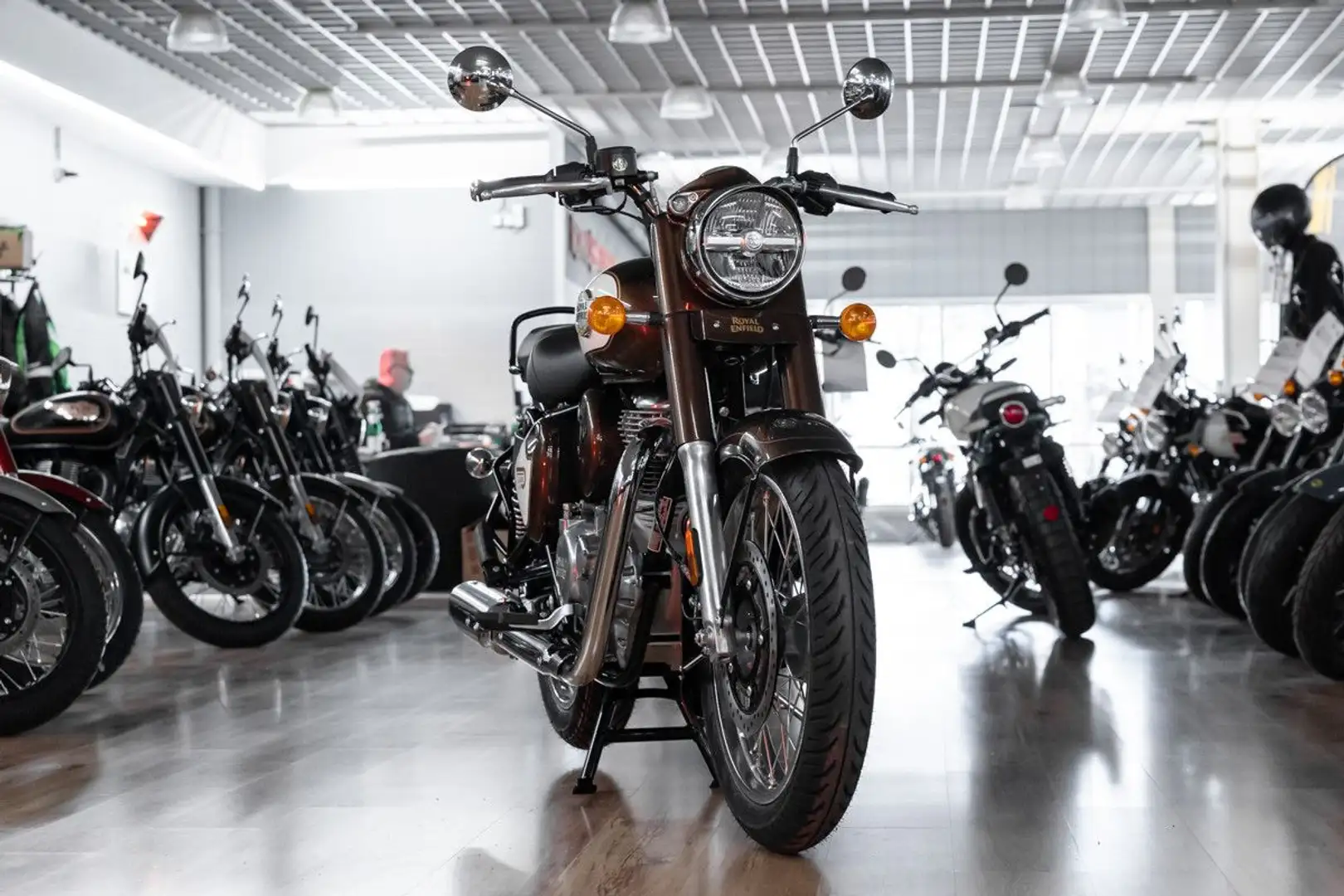 Royal Enfield Classic 350 ABS, Lieferservice, sofort lieferbar Brun - 2