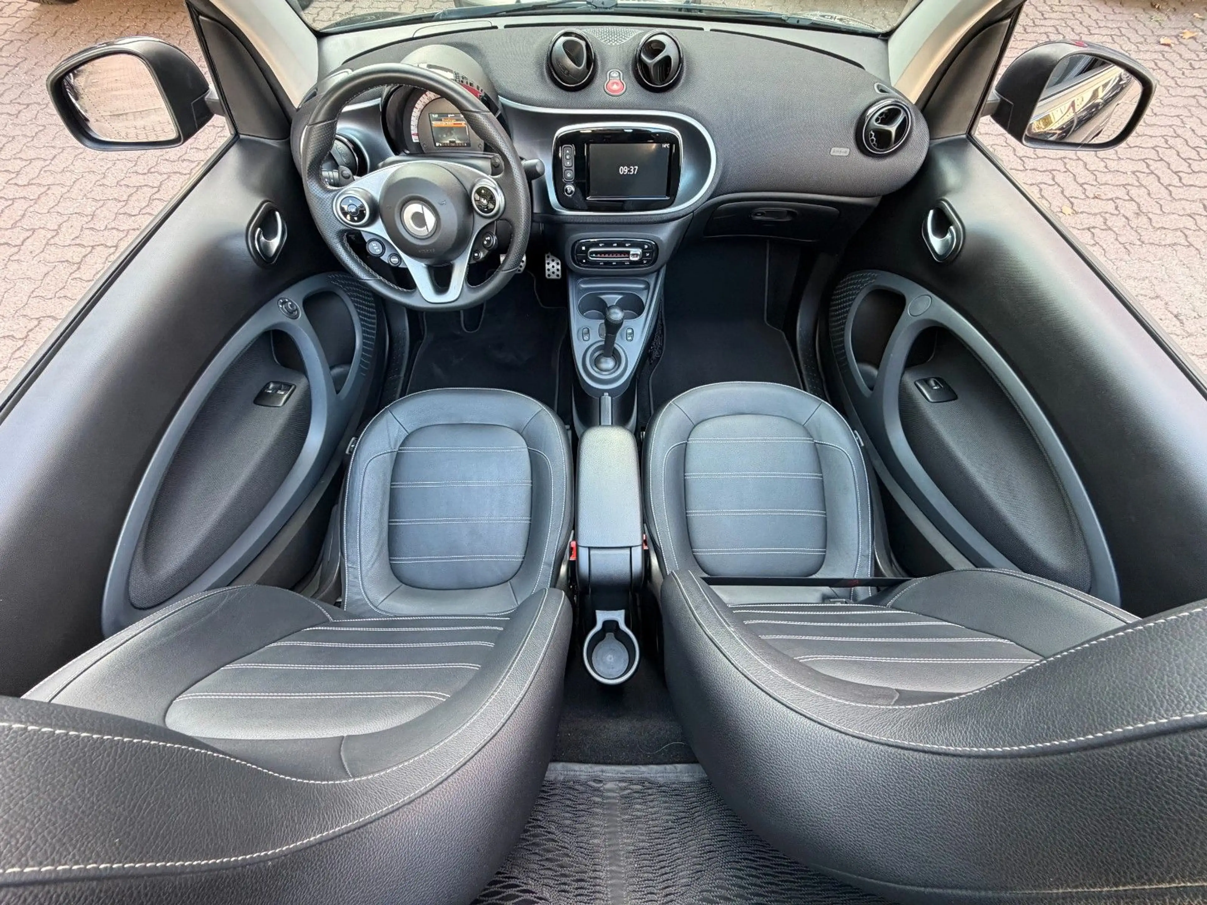 smart forTwo fortwo cabrio 66kW DCT prime SPORT*SHZ*NAVI*KAM* — photo 3