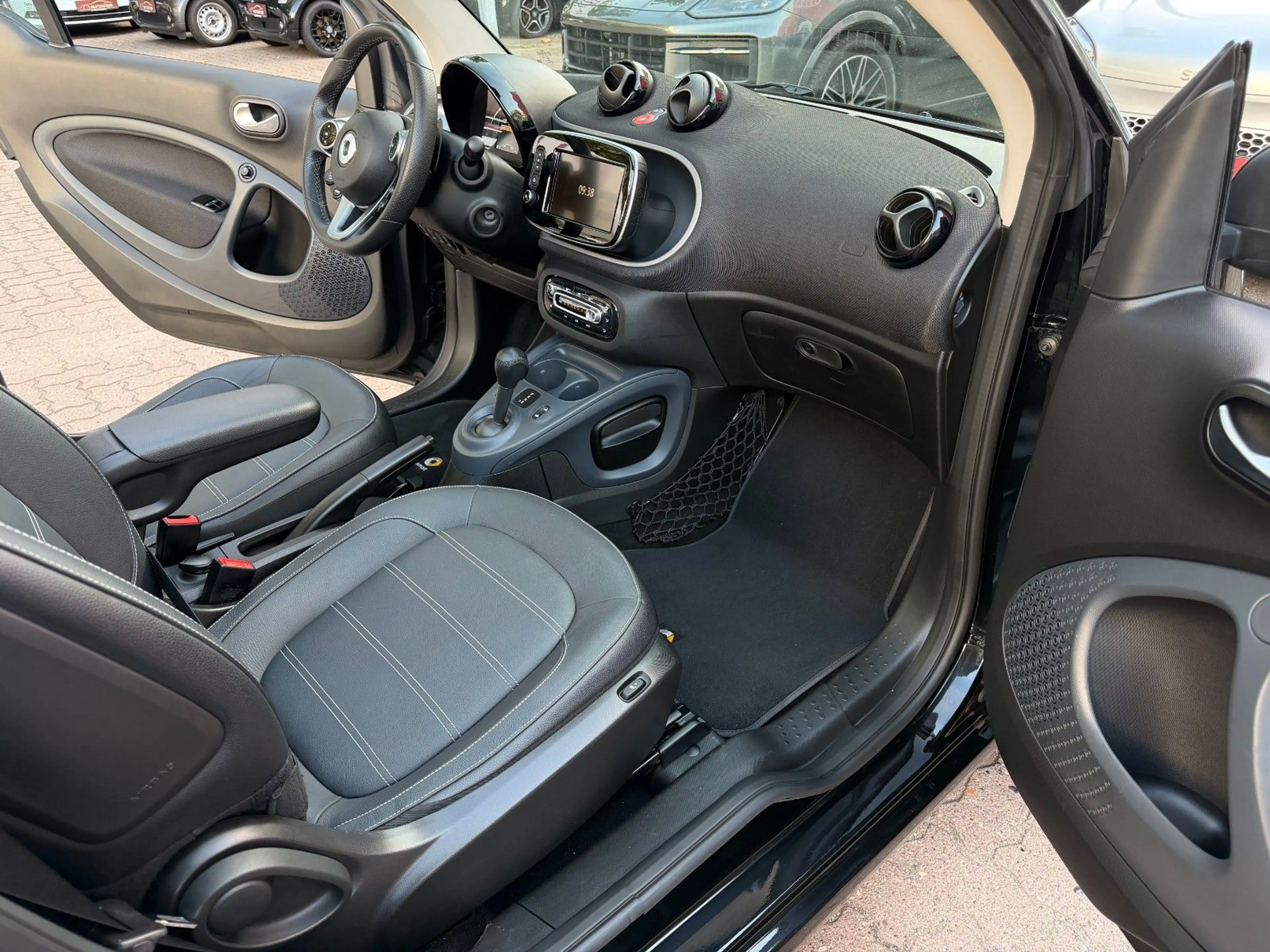 smart forTwo fortwo cabrio 66kW DCT prime SPORT*SHZ*NAVI*KAM* — photo 18