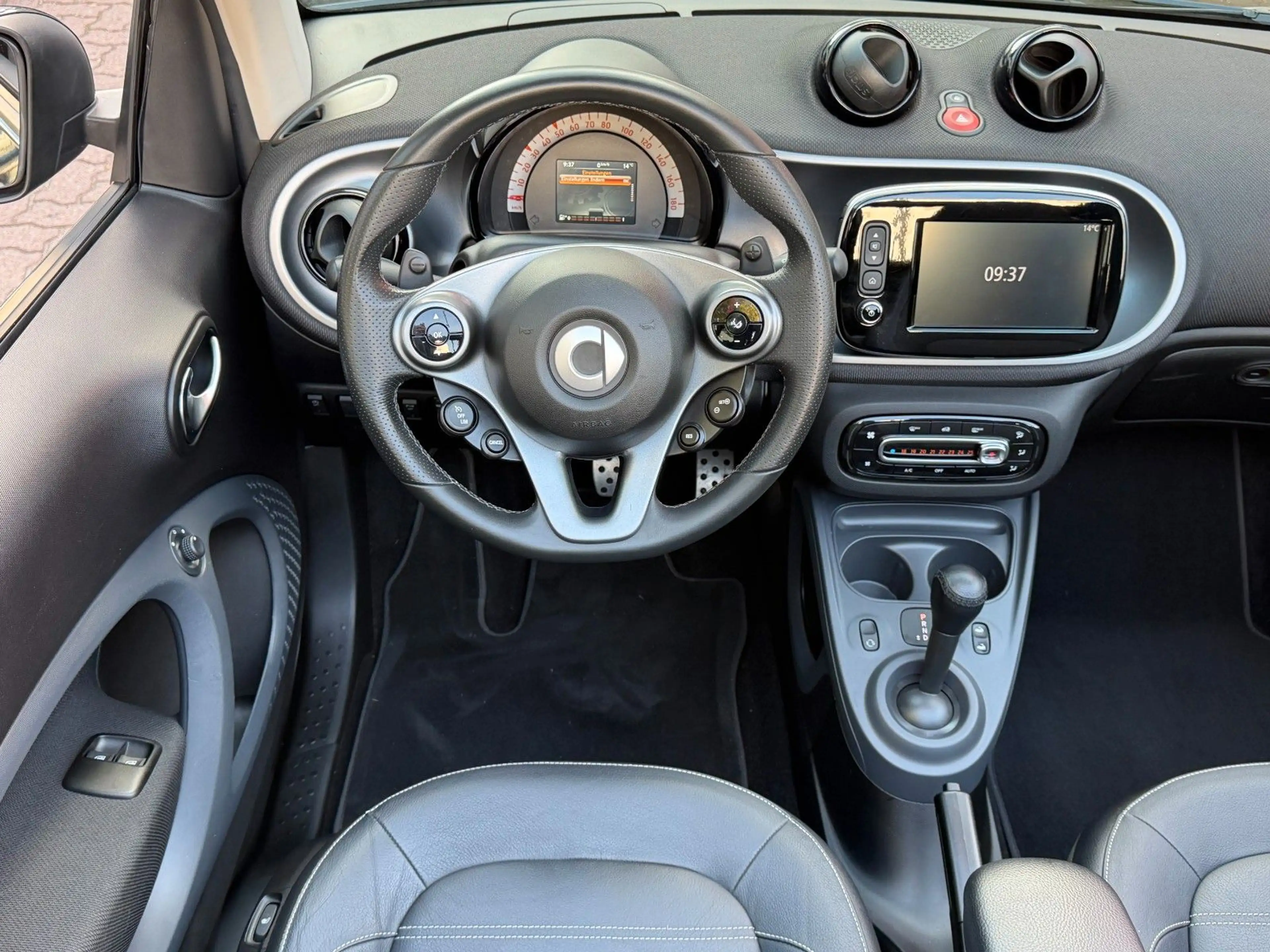 smart forTwo fortwo cabrio 66kW DCT prime SPORT*SHZ*NAVI*KAM* — photo 16