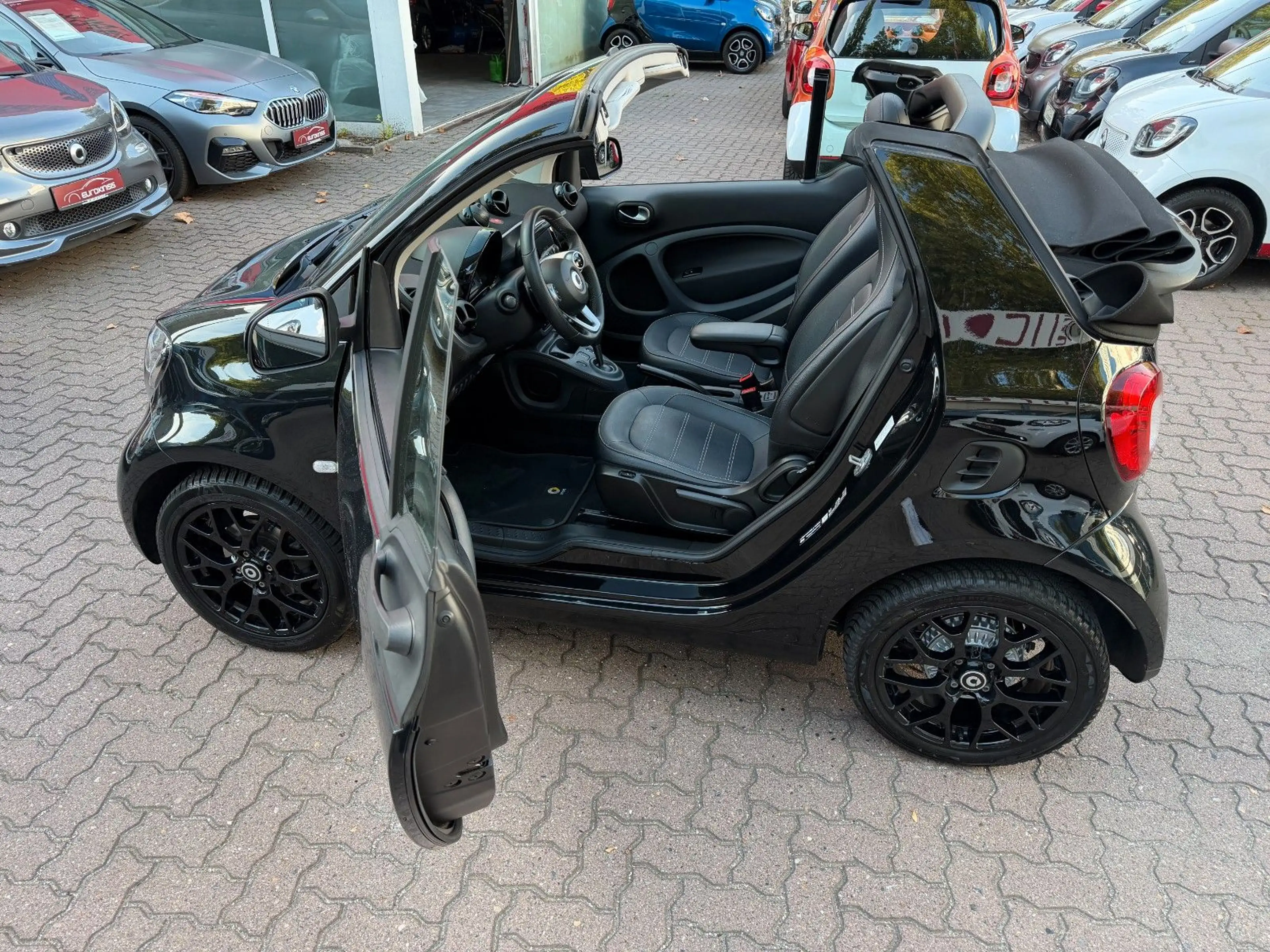smart forTwo fortwo cabrio 66kW DCT prime SPORT*SHZ*NAVI*KAM* — photo 28