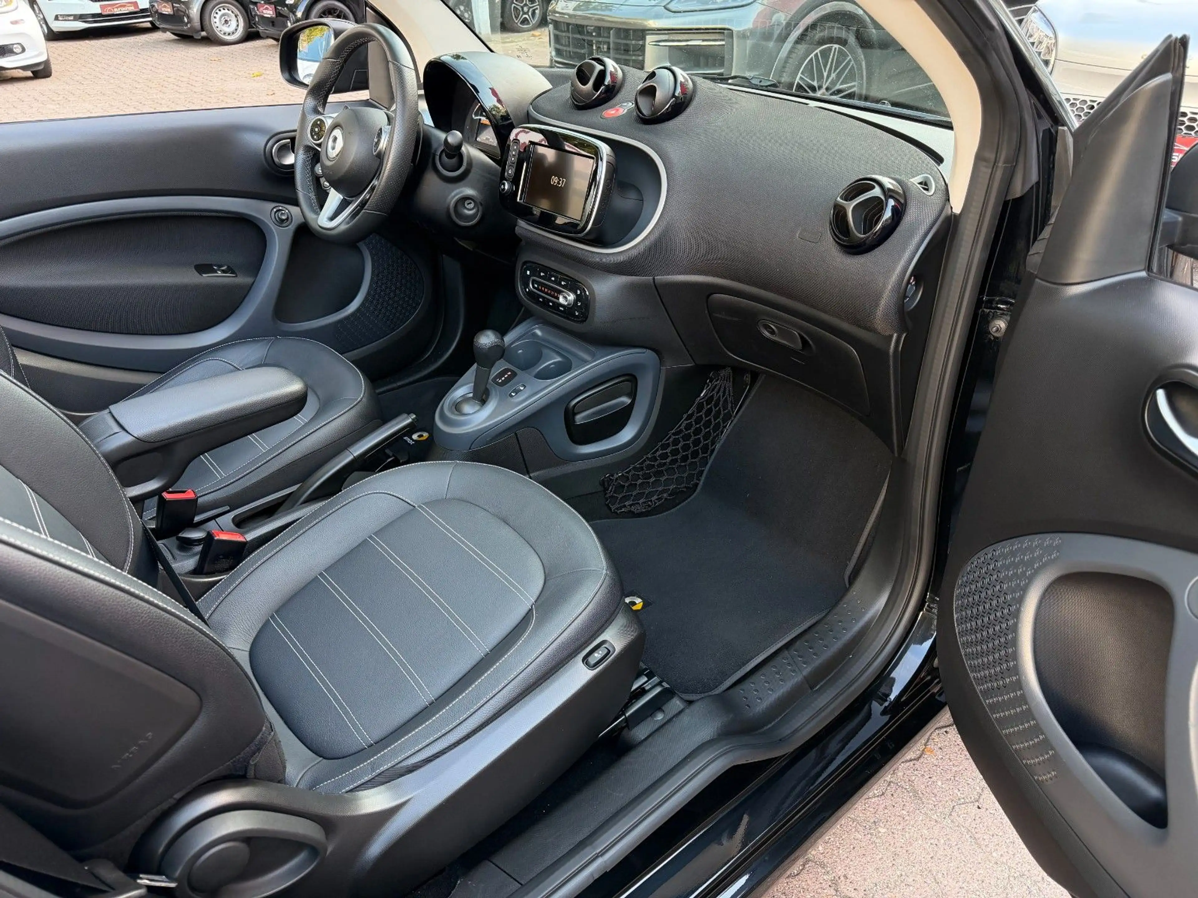 smart forTwo fortwo cabrio 66kW DCT prime SPORT*SHZ*NAVI*KAM* — photo 5
