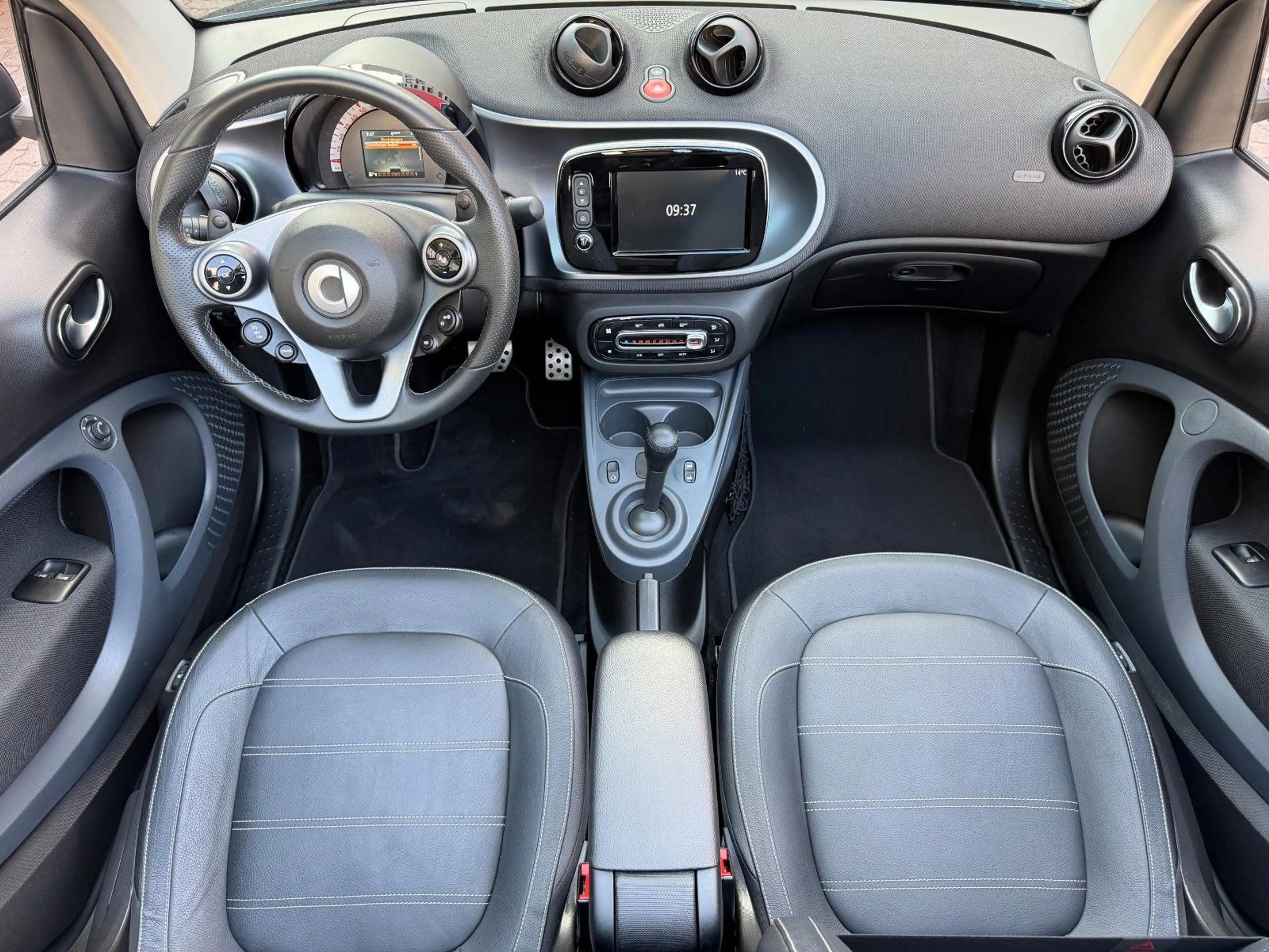 smart forTwo fortwo cabrio 66kW DCT prime SPORT*SHZ*NAVI*KAM* — photo 10