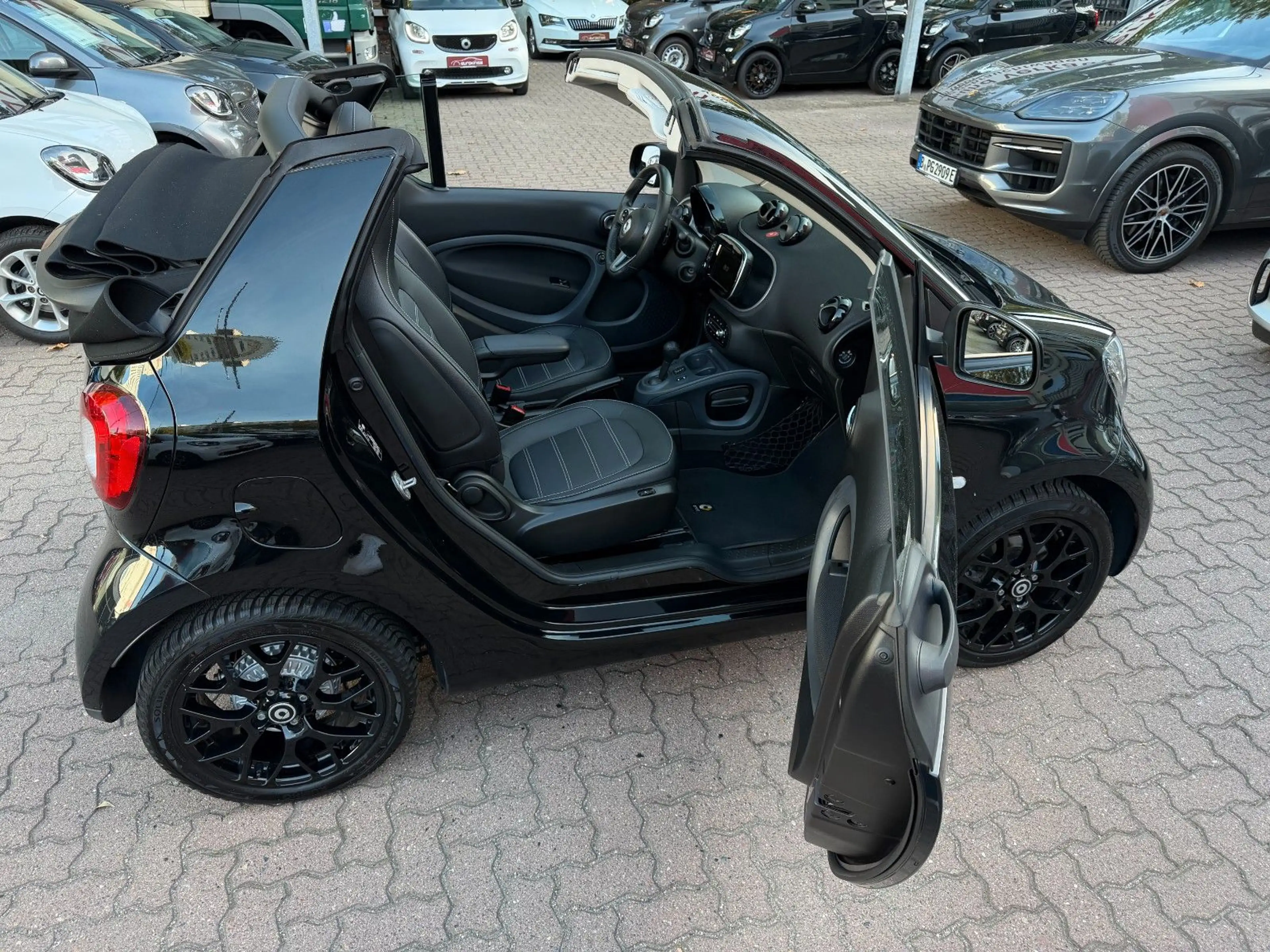 smart forTwo fortwo cabrio 66kW DCT prime SPORT*SHZ*NAVI*KAM* — photo 29