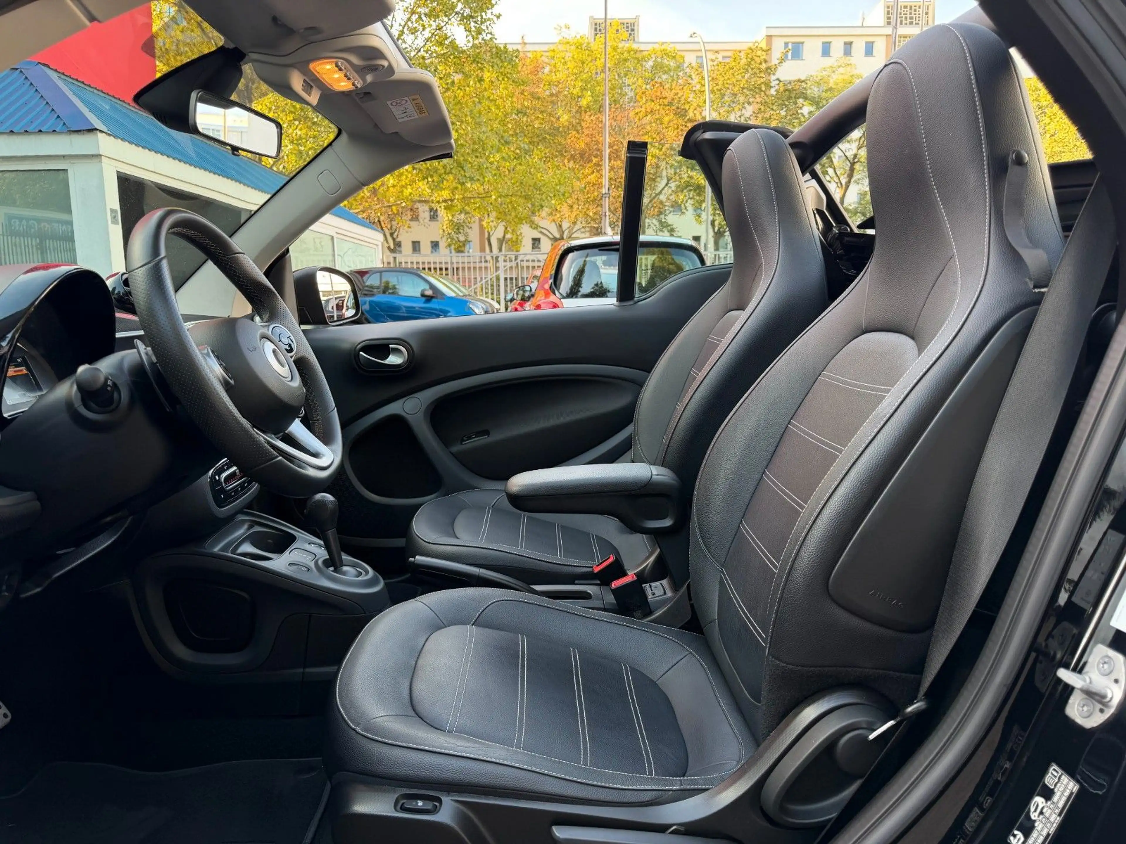 smart forTwo fortwo cabrio 66kW DCT prime SPORT*SHZ*NAVI*KAM* — photo 11