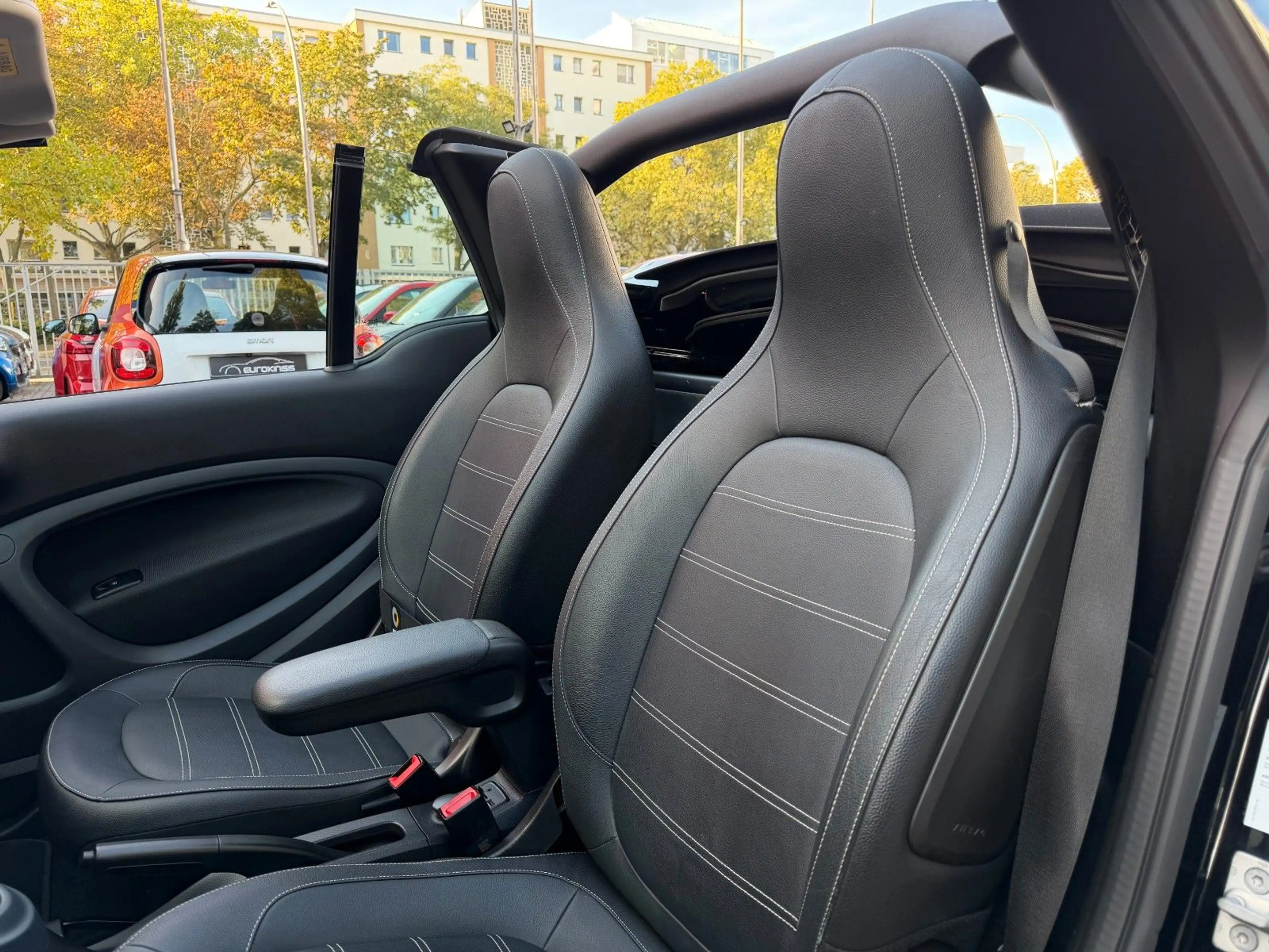 smart forTwo fortwo cabrio 66kW DCT prime SPORT*SHZ*NAVI*KAM* — photo 26