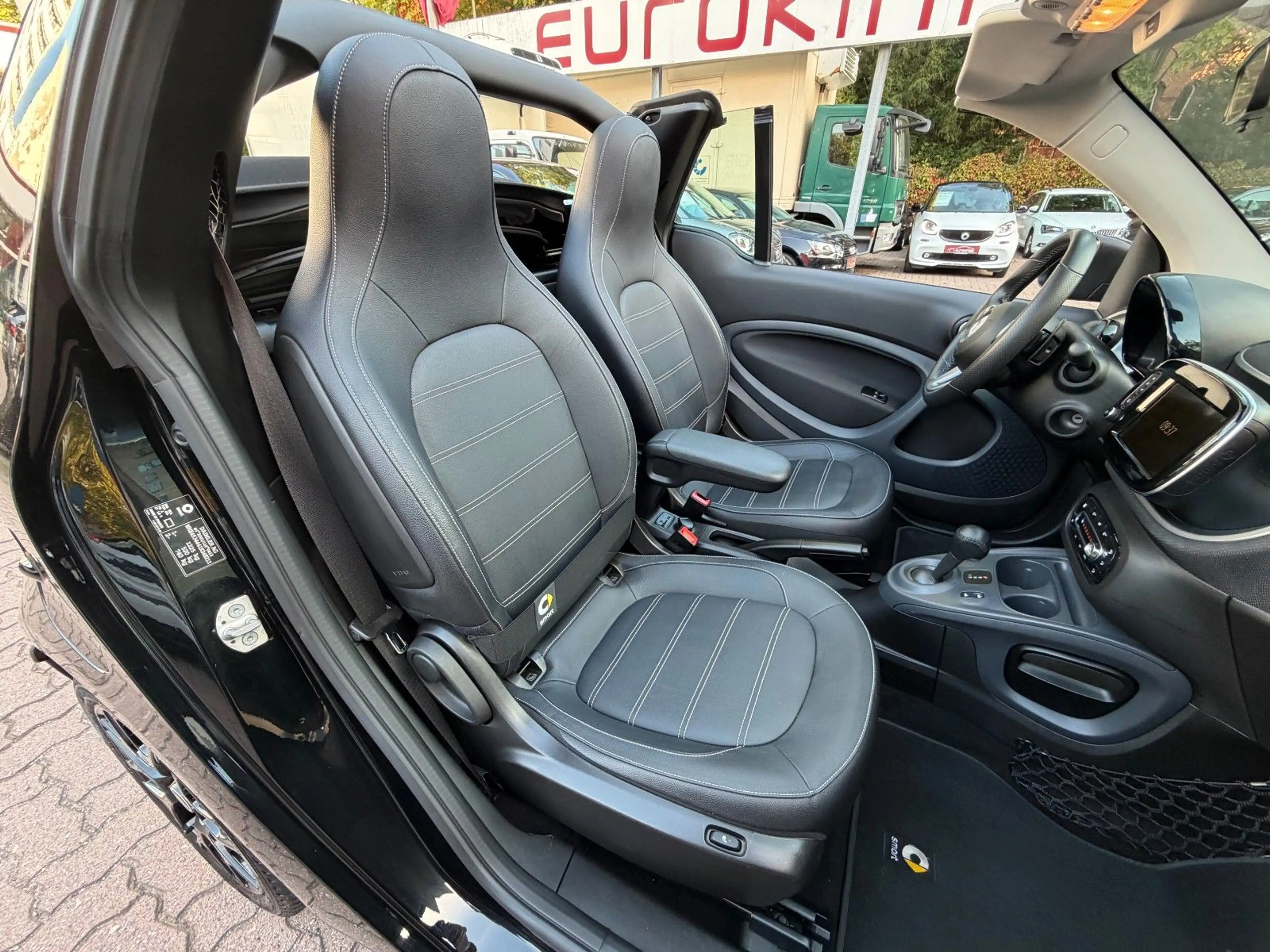 smart forTwo fortwo cabrio 66kW DCT prime SPORT*SHZ*NAVI*KAM* — photo 23
