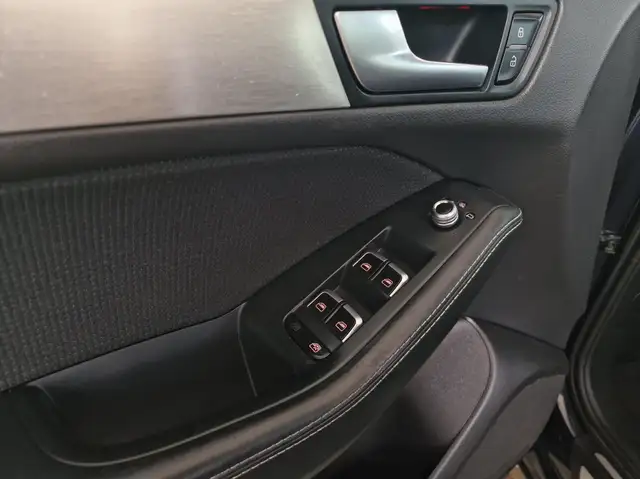 Audi Q5 view 13