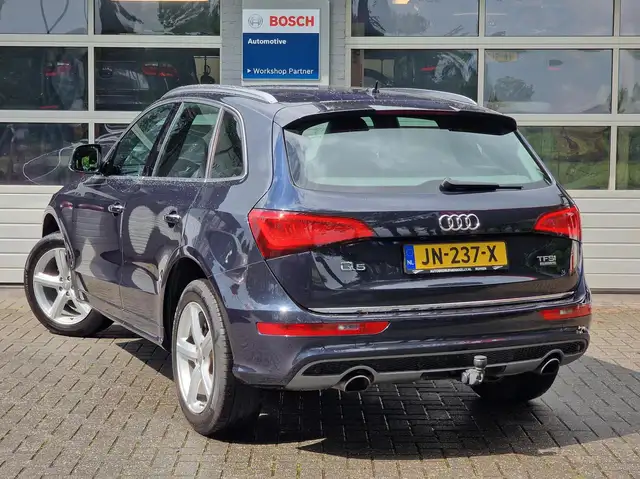 Audi Q5 view 2