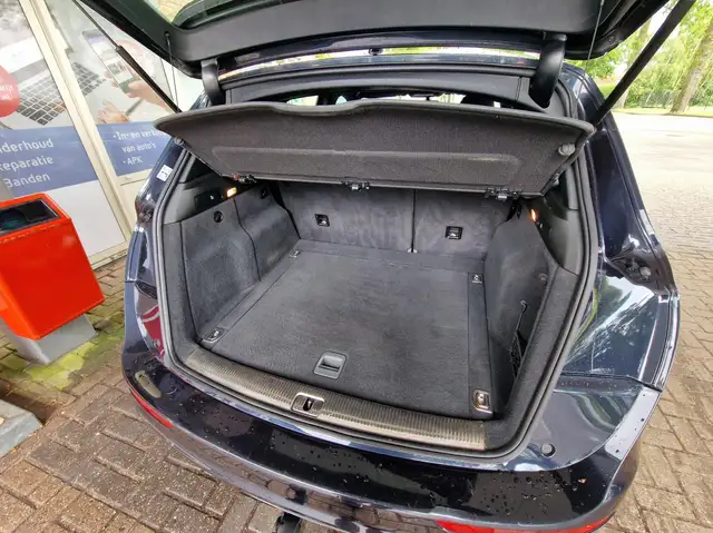 Audi Q5 view 8