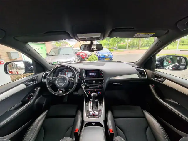 Audi Q5 view 3