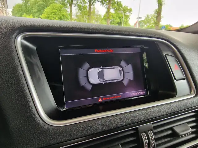 Audi Q5 view 11