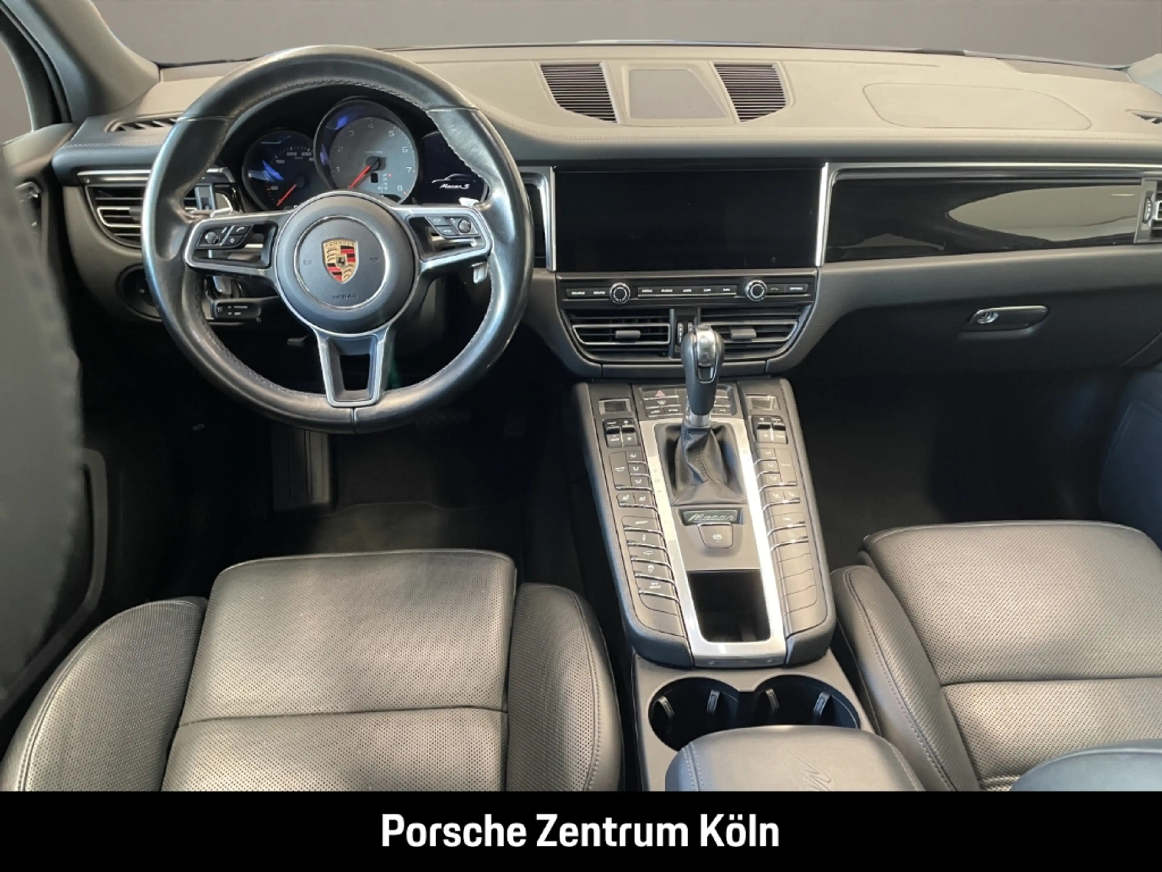 Porsche Macan S — photo 14