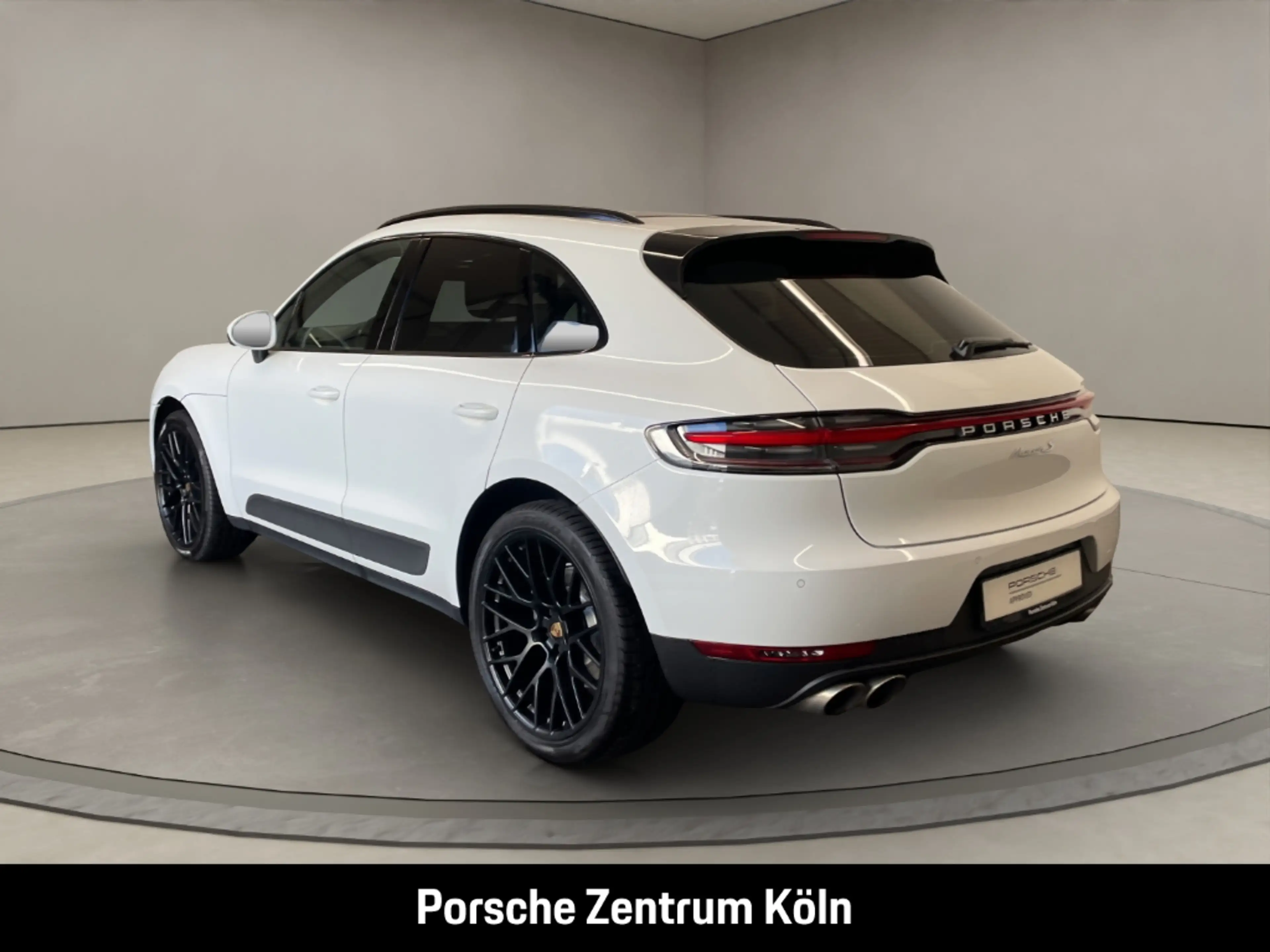 Porsche Macan S — photo 3
