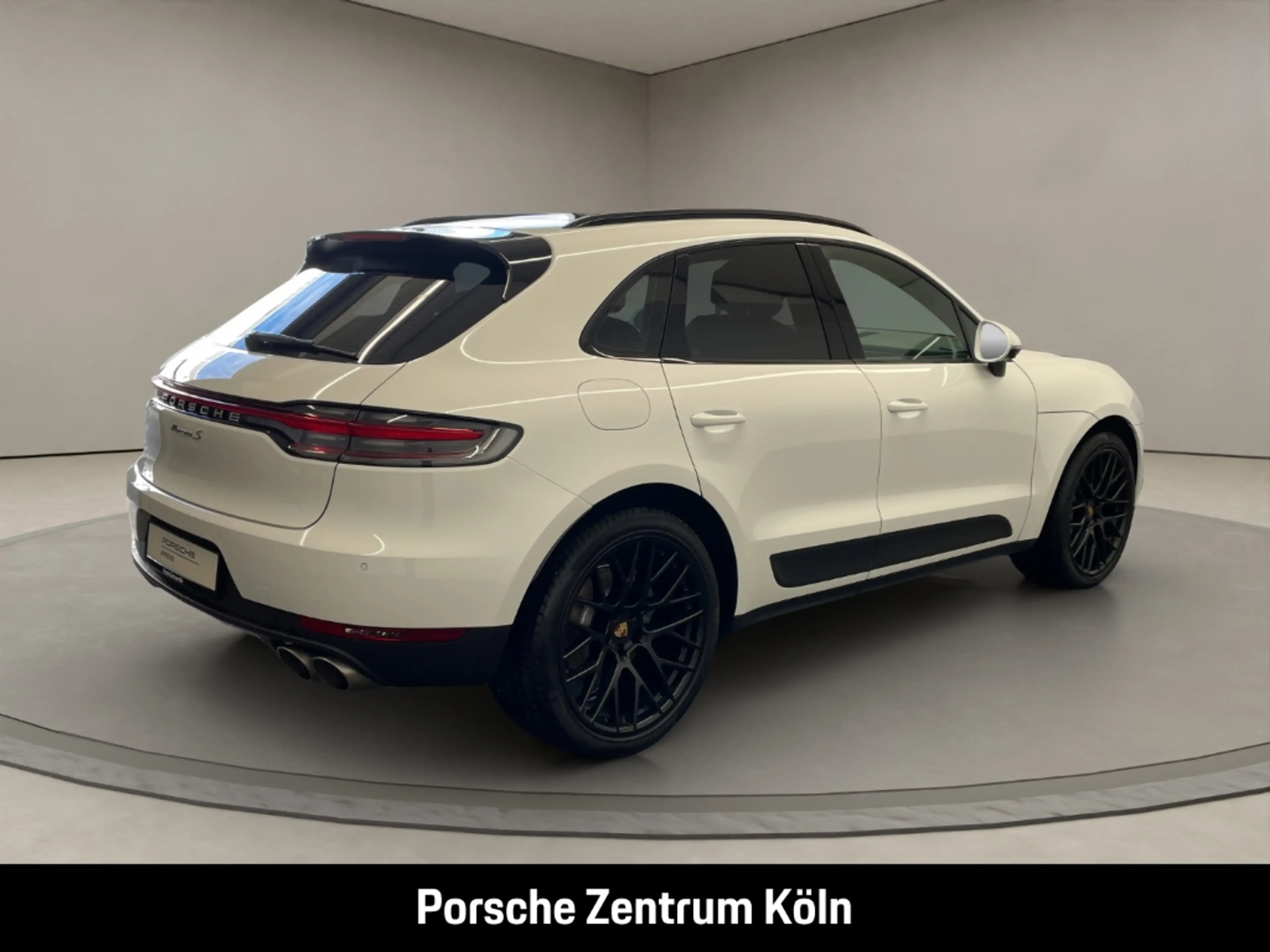 Porsche Macan S — photo 5