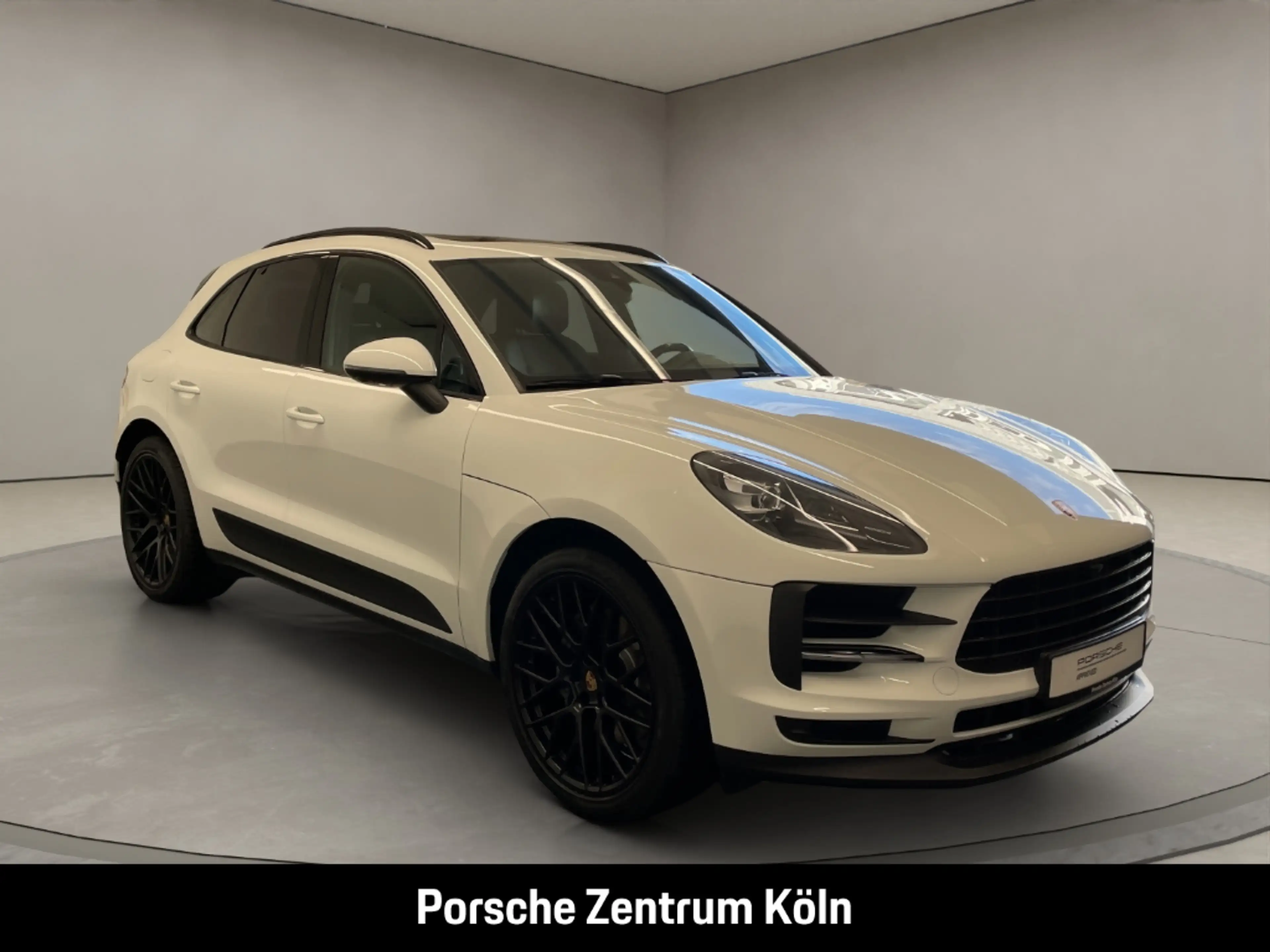 Porsche Macan S — photo 7