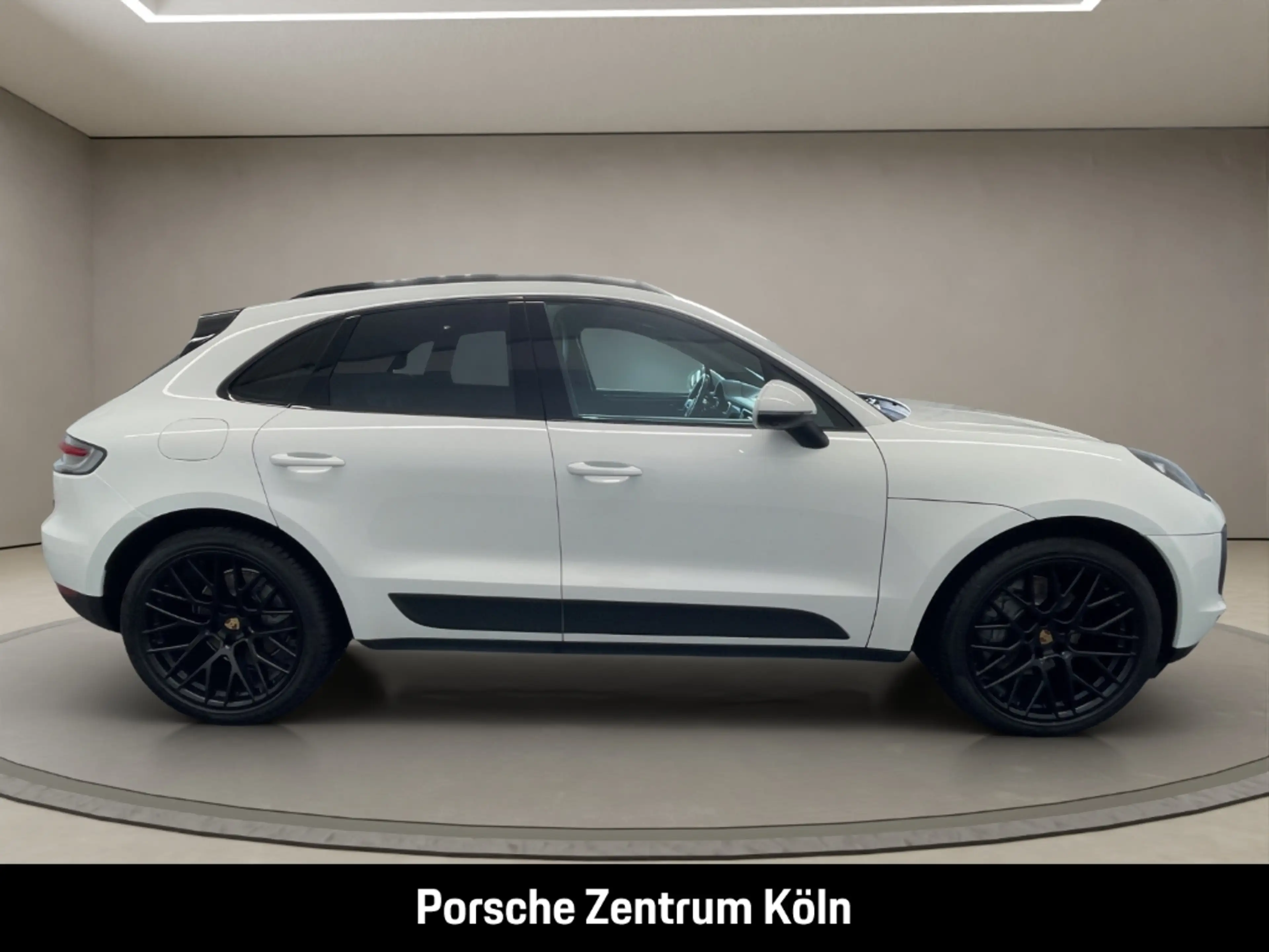 Porsche Macan S — photo 6
