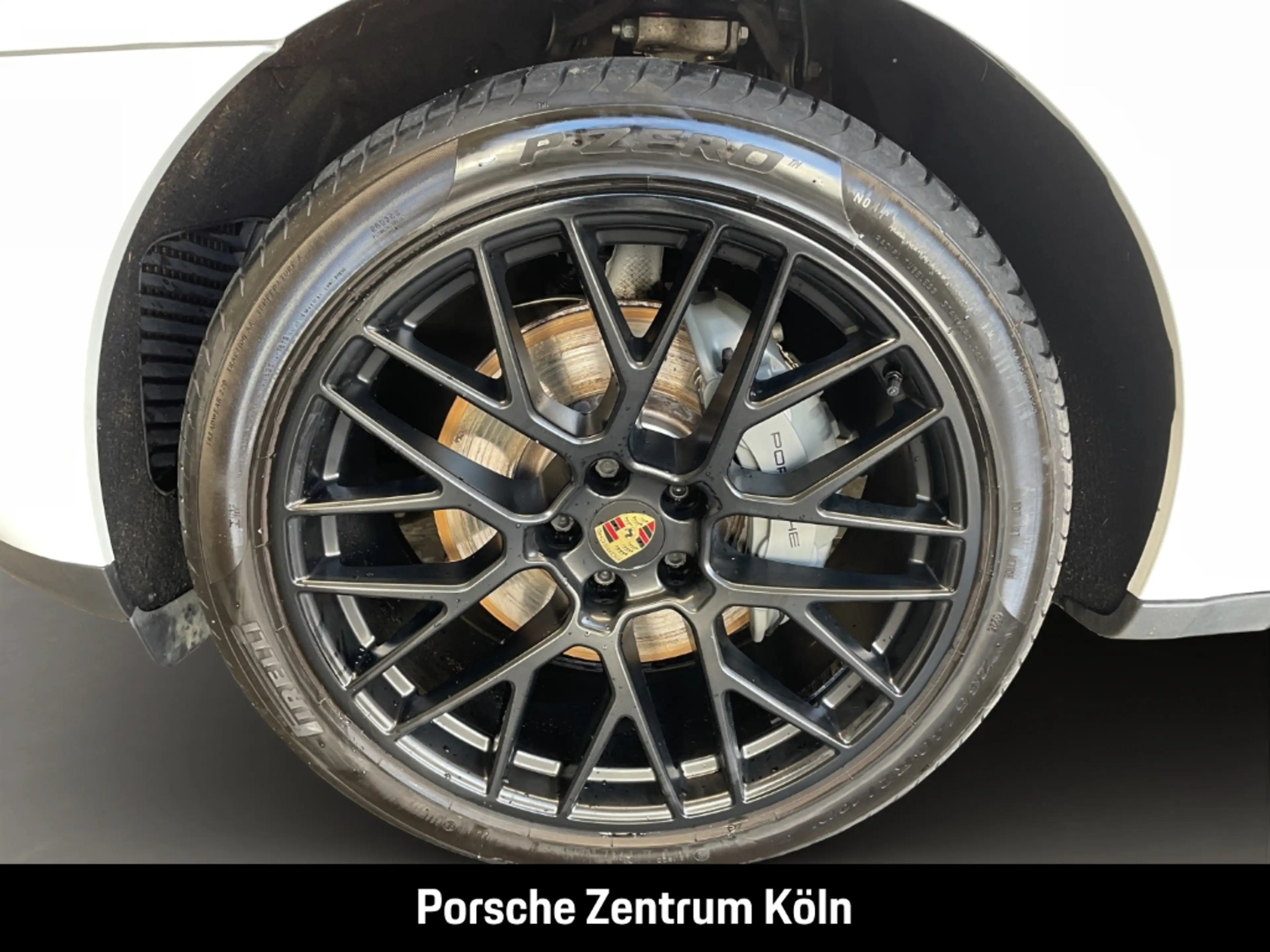 Porsche Macan S — photo 12
