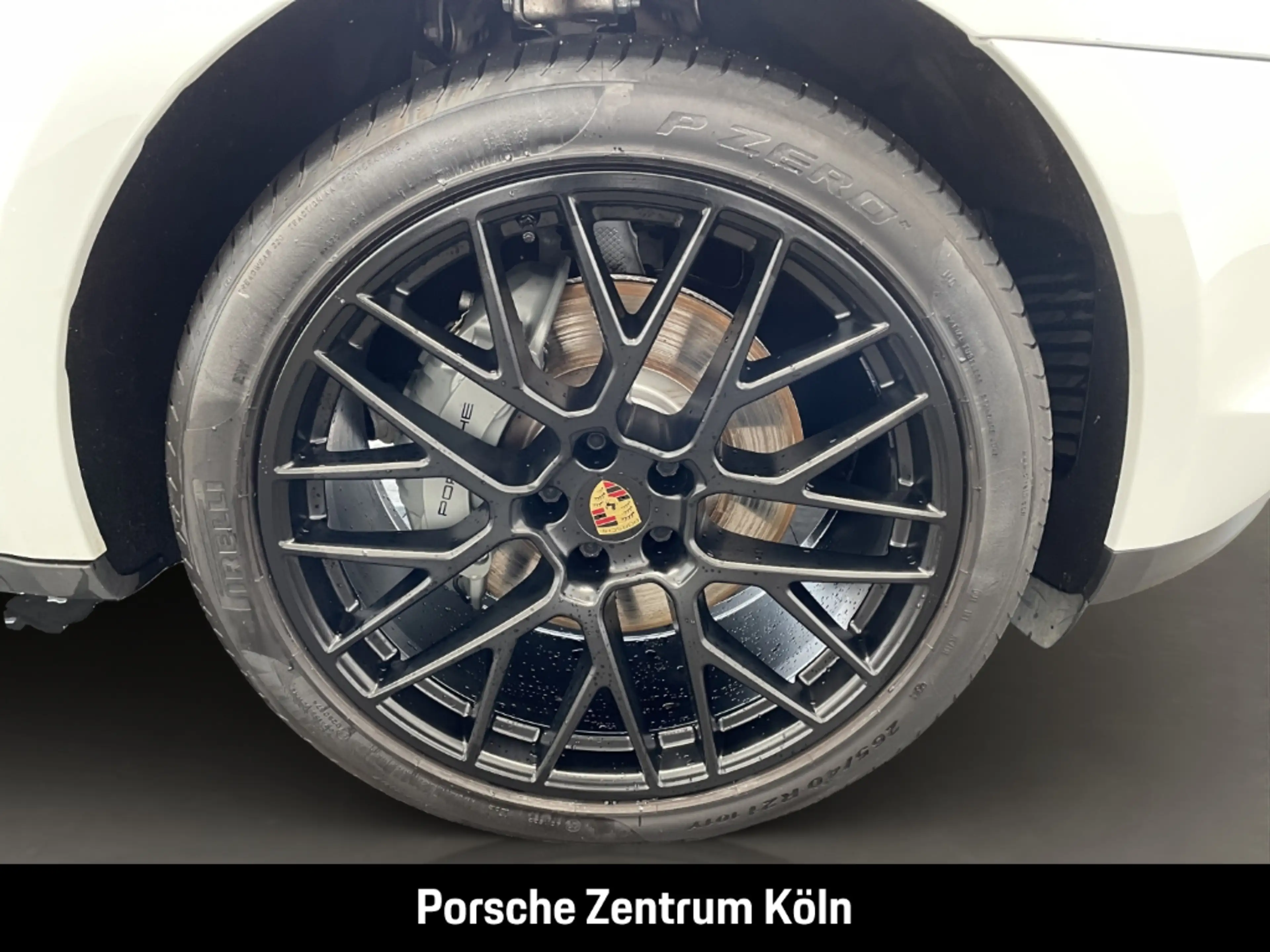 Porsche Macan S — photo 9