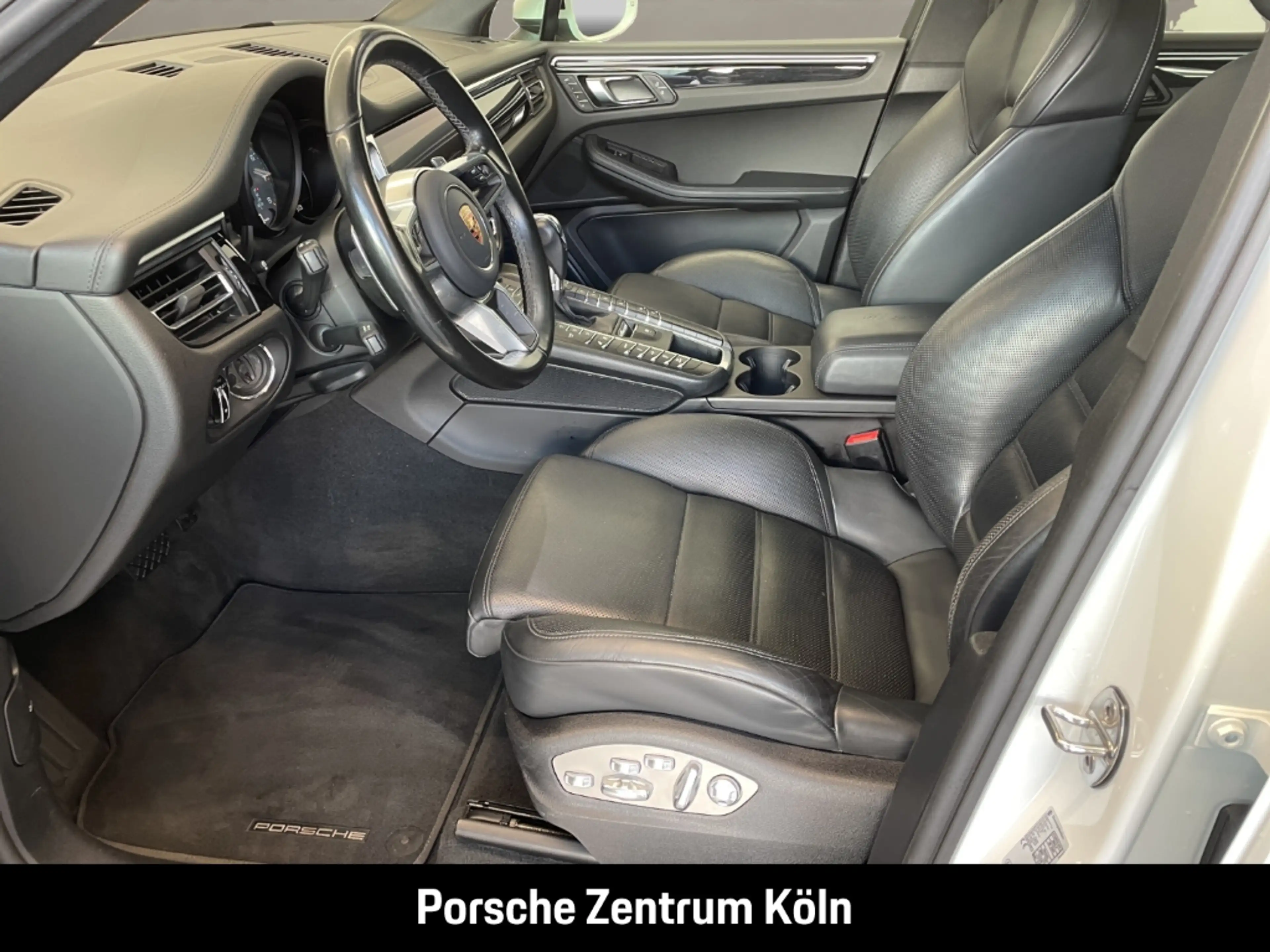 Porsche Macan S — photo 13