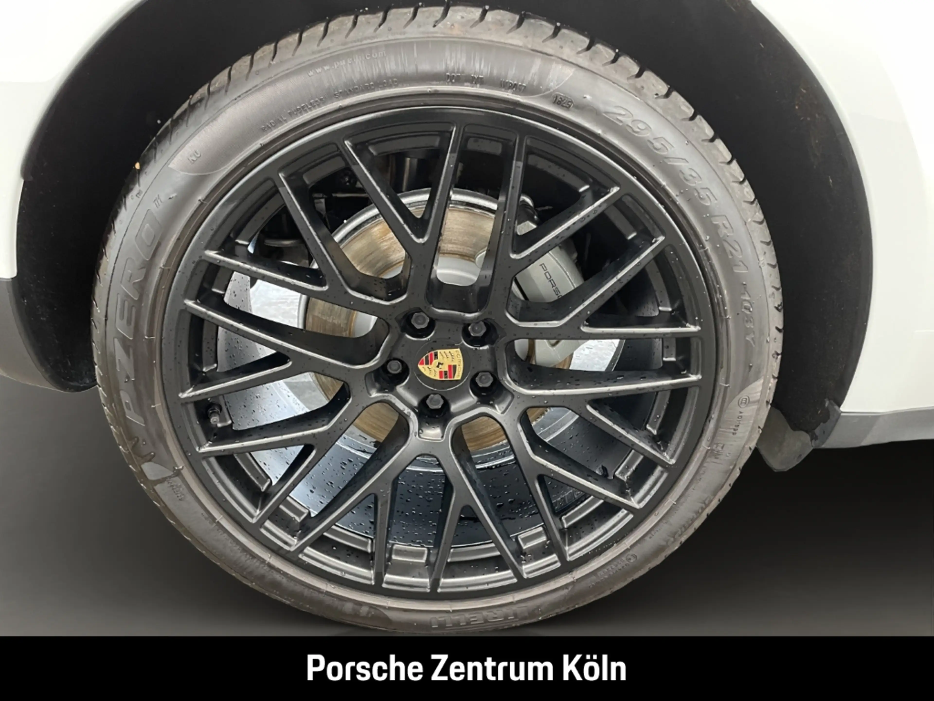 Porsche Macan S — photo 10