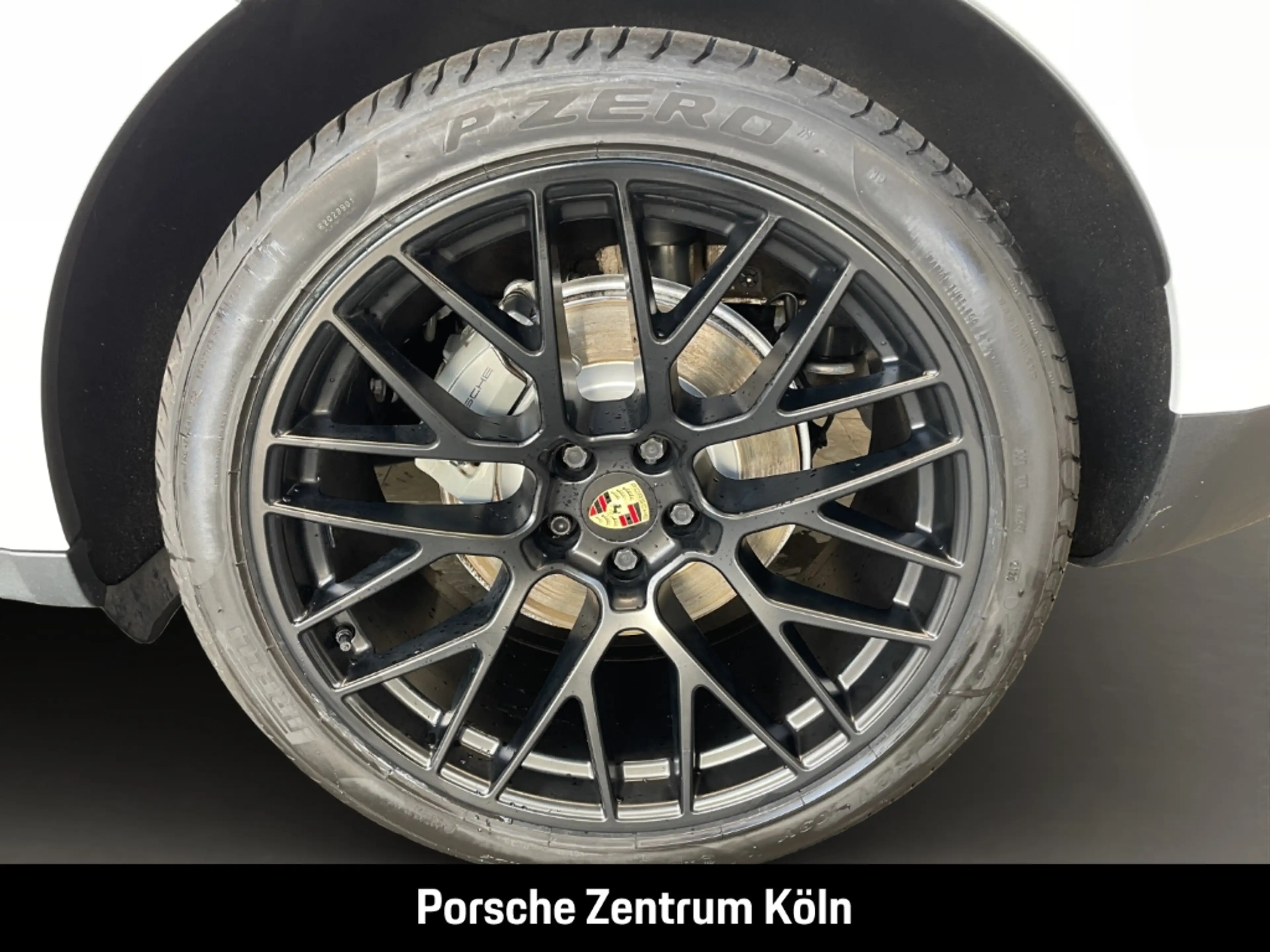 Porsche Macan S — photo 11