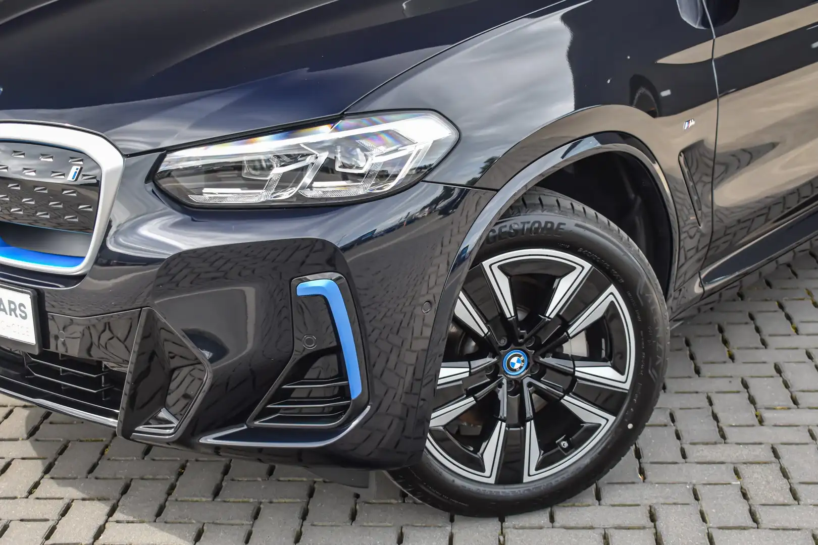 BMW iX3 80 kWh Inspiring - M-pack - Pano - ACC Чорний - 2