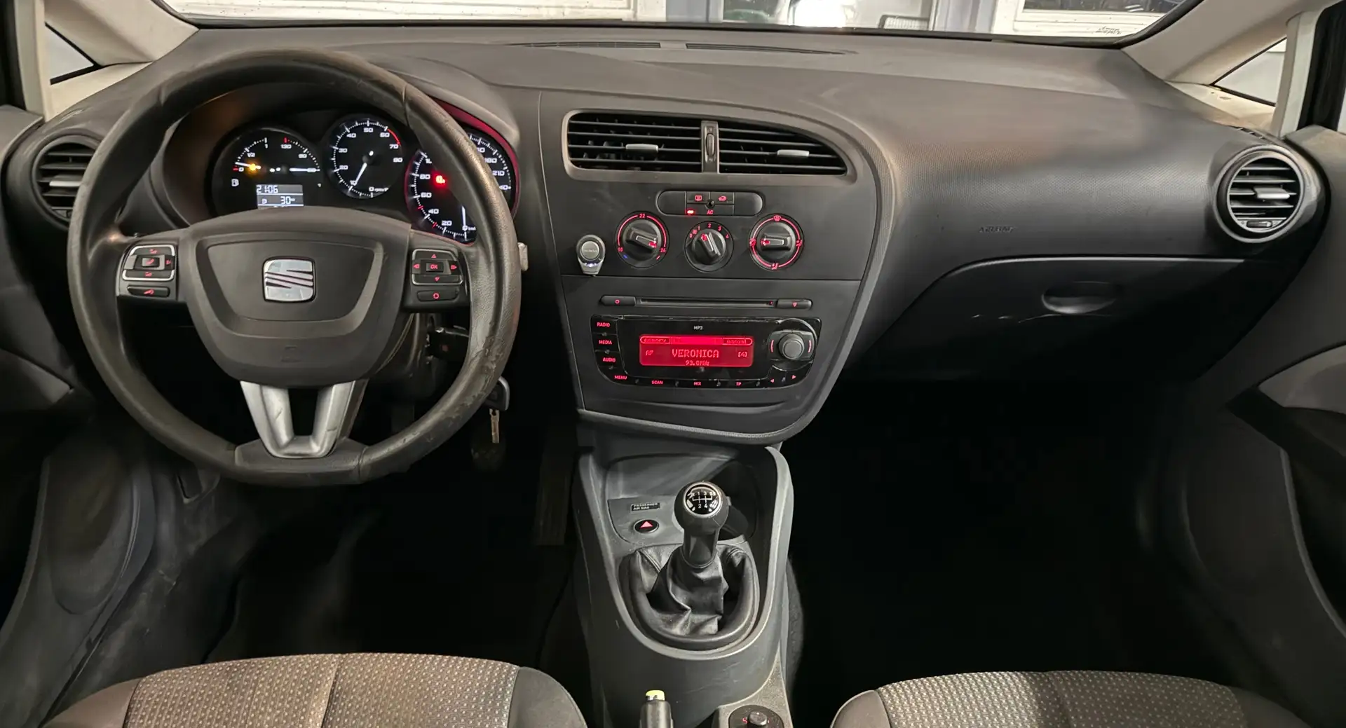 SEAT Leon 1.6 Hattrick|NAP|NweAPK|Cruise|Airco|Trekhaak|Face Schwarz - 2