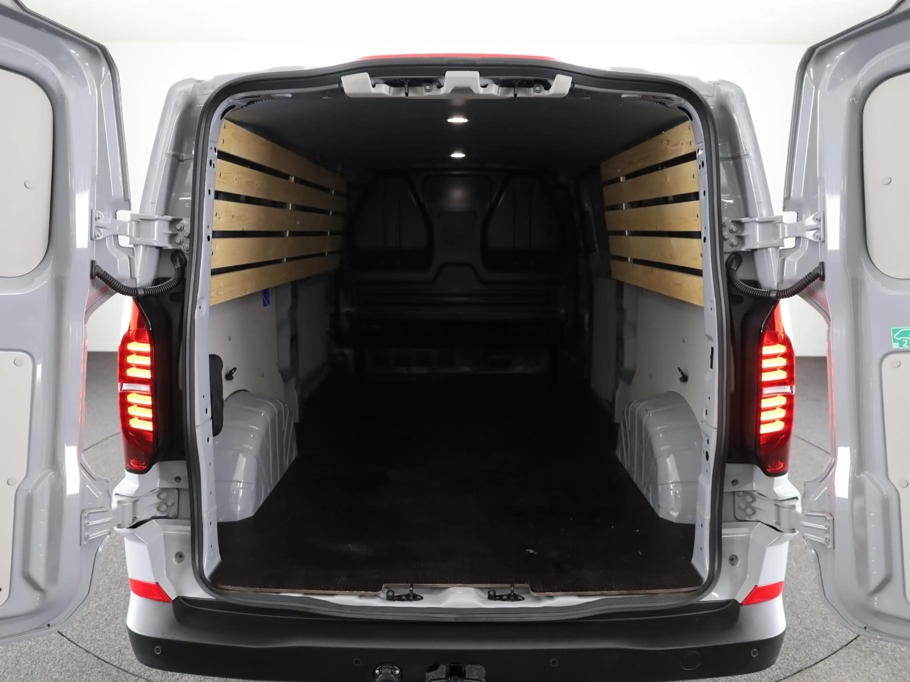 Volkswagen Transporter 2.0 TDI L2H1 30 110 PK | Verlengde garantie | Trek — photo 12