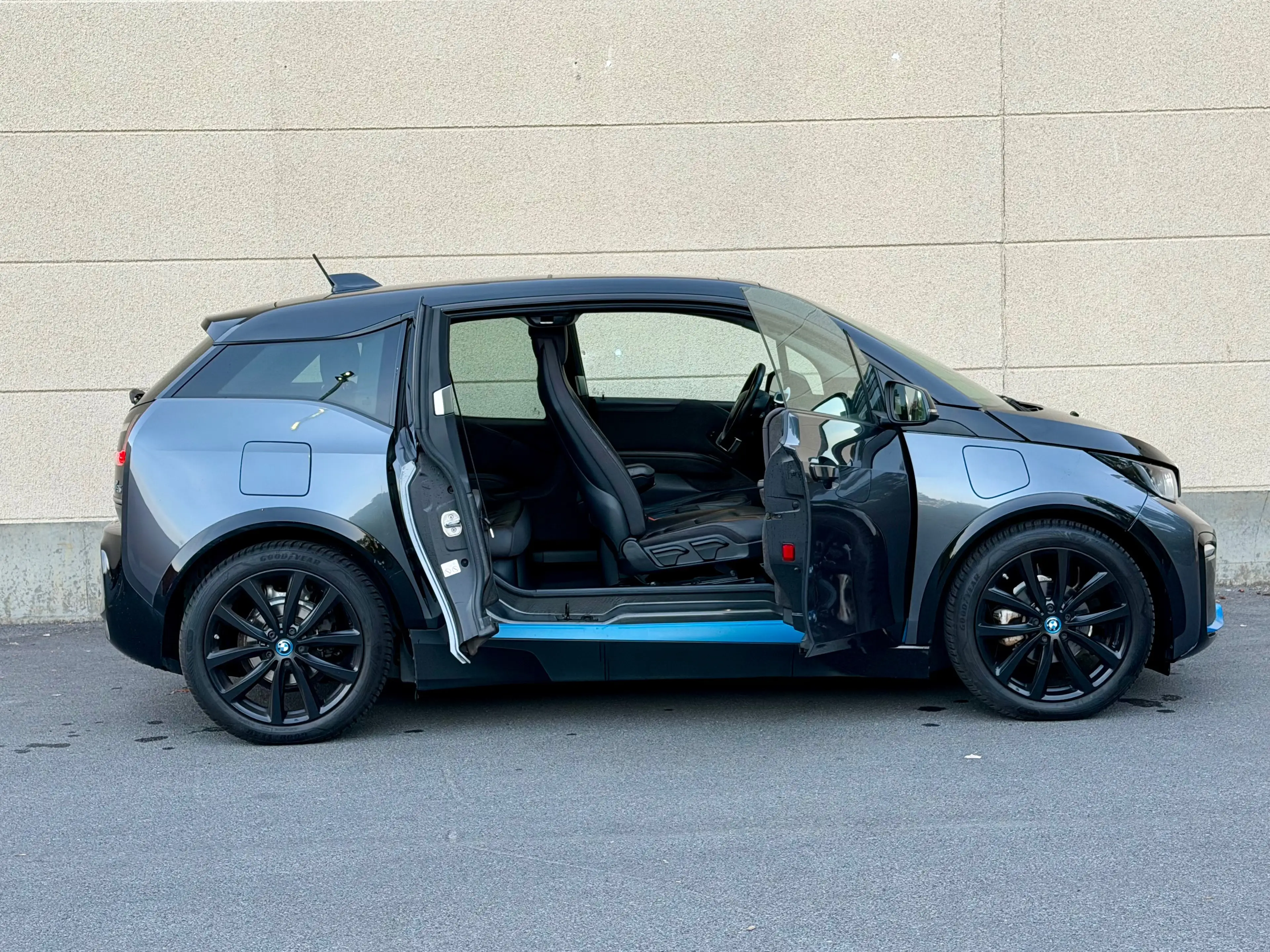 BMW i3 i3s 94Ah - 33.2 kWh REX Plug-In (EU6.2) — photo 3