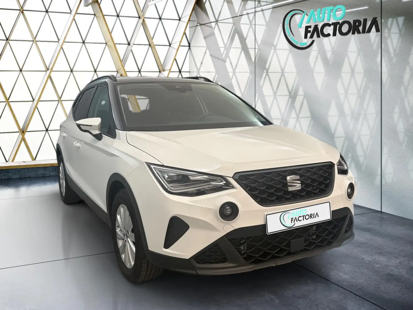 SEAT Arona -35% 1.0 TSI 115cv BVA+MIRRORLINK+RADAR+Options Beige - 2
